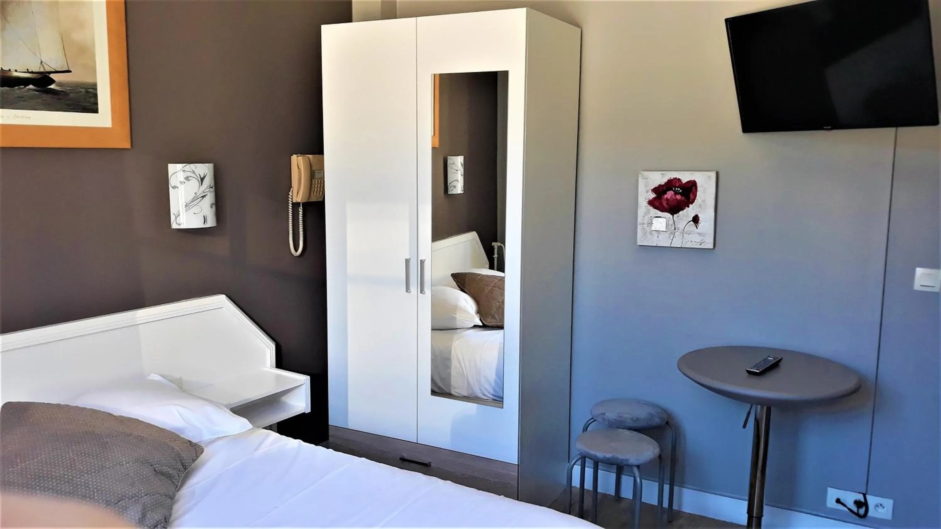 Bed in Hotel Le Reynita