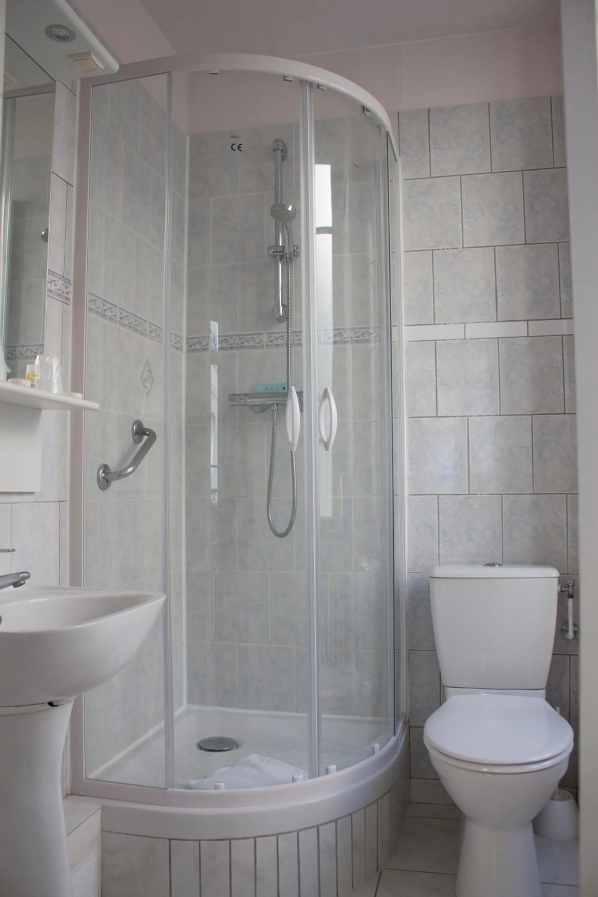 Bathroom in Hotel Le Reynita