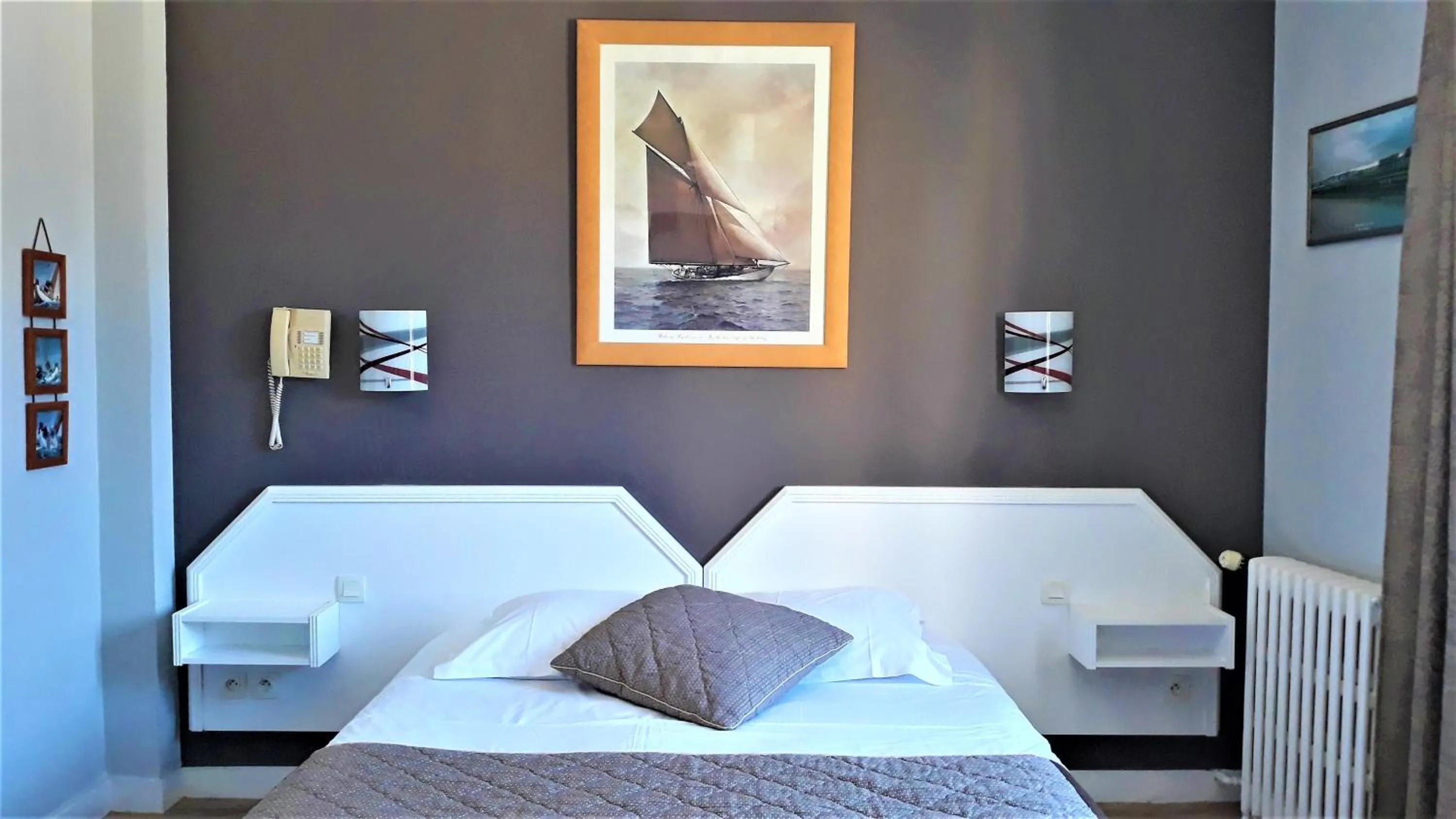 Bed in Hotel Le Reynita