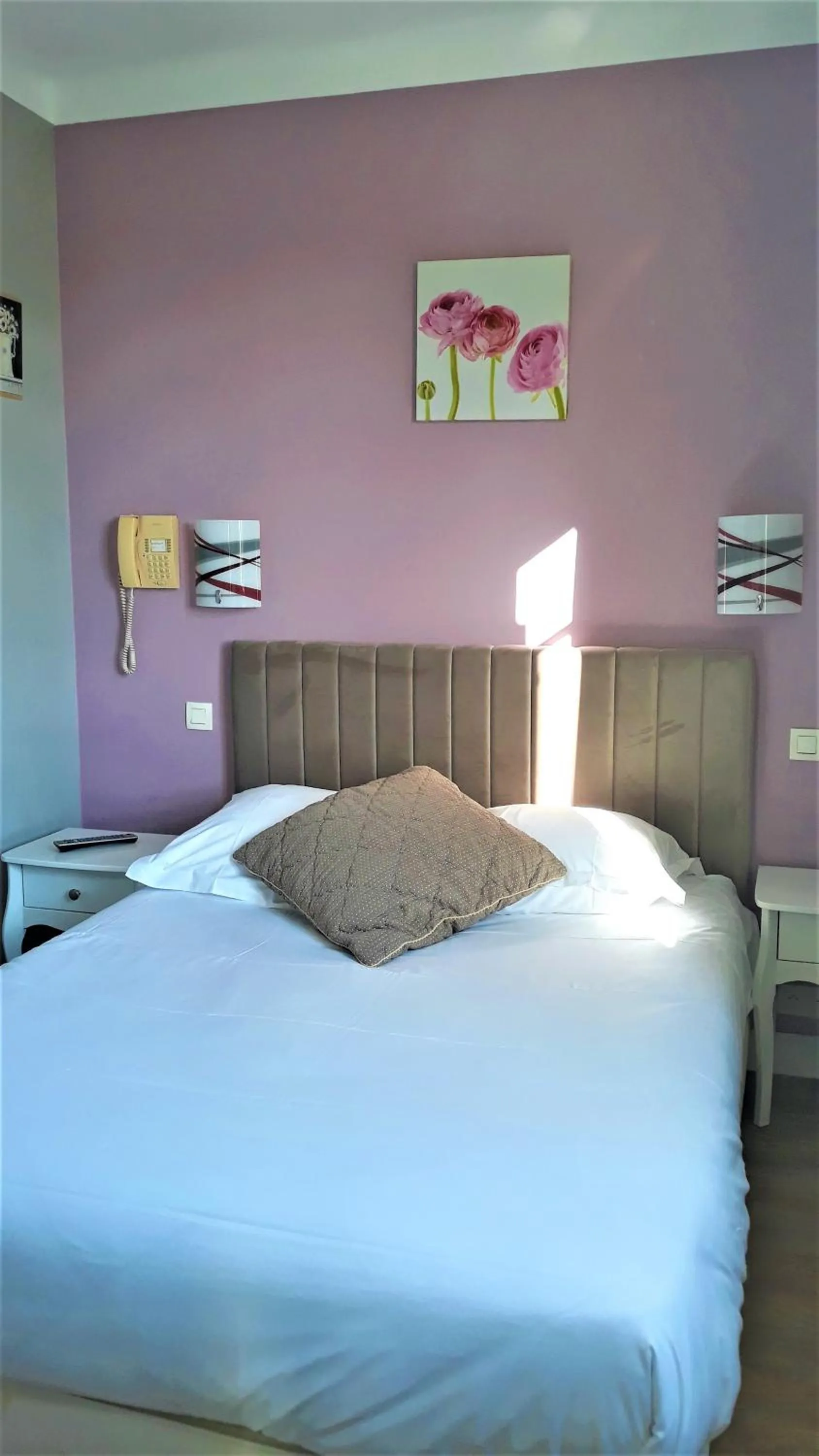 Bed in Hotel Le Reynita