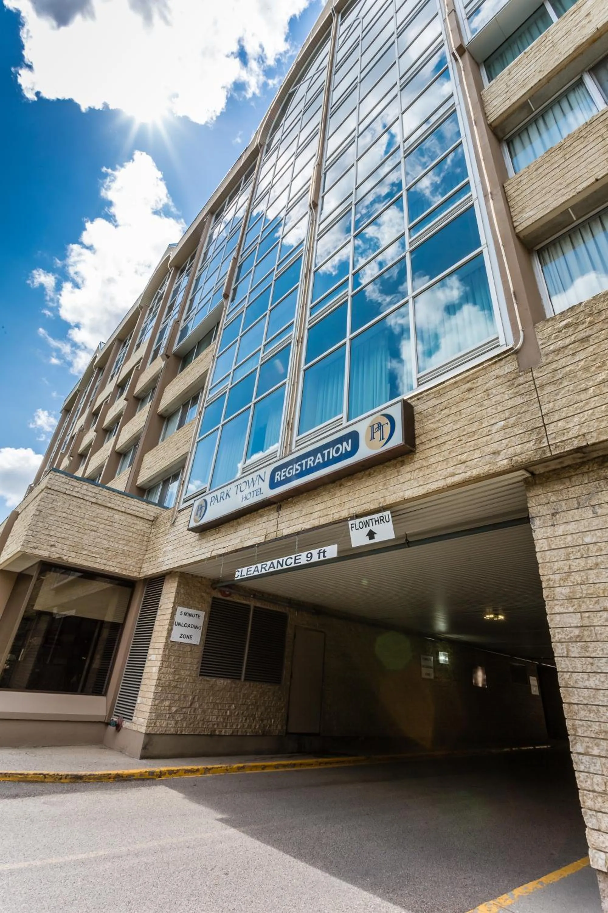 Facade/entrance in West Wing at Park Town