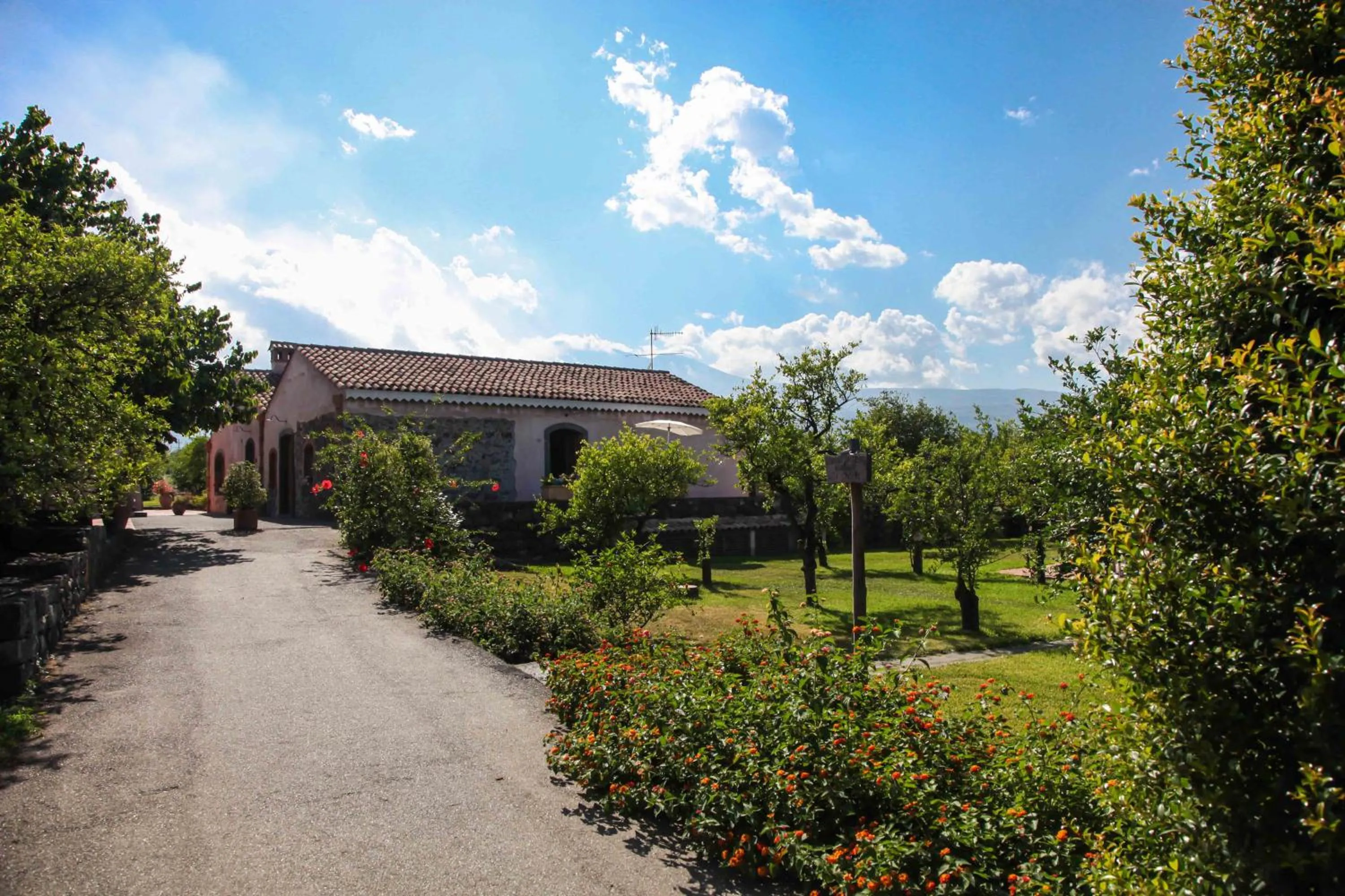 Garden view in Agriturismo Galea
