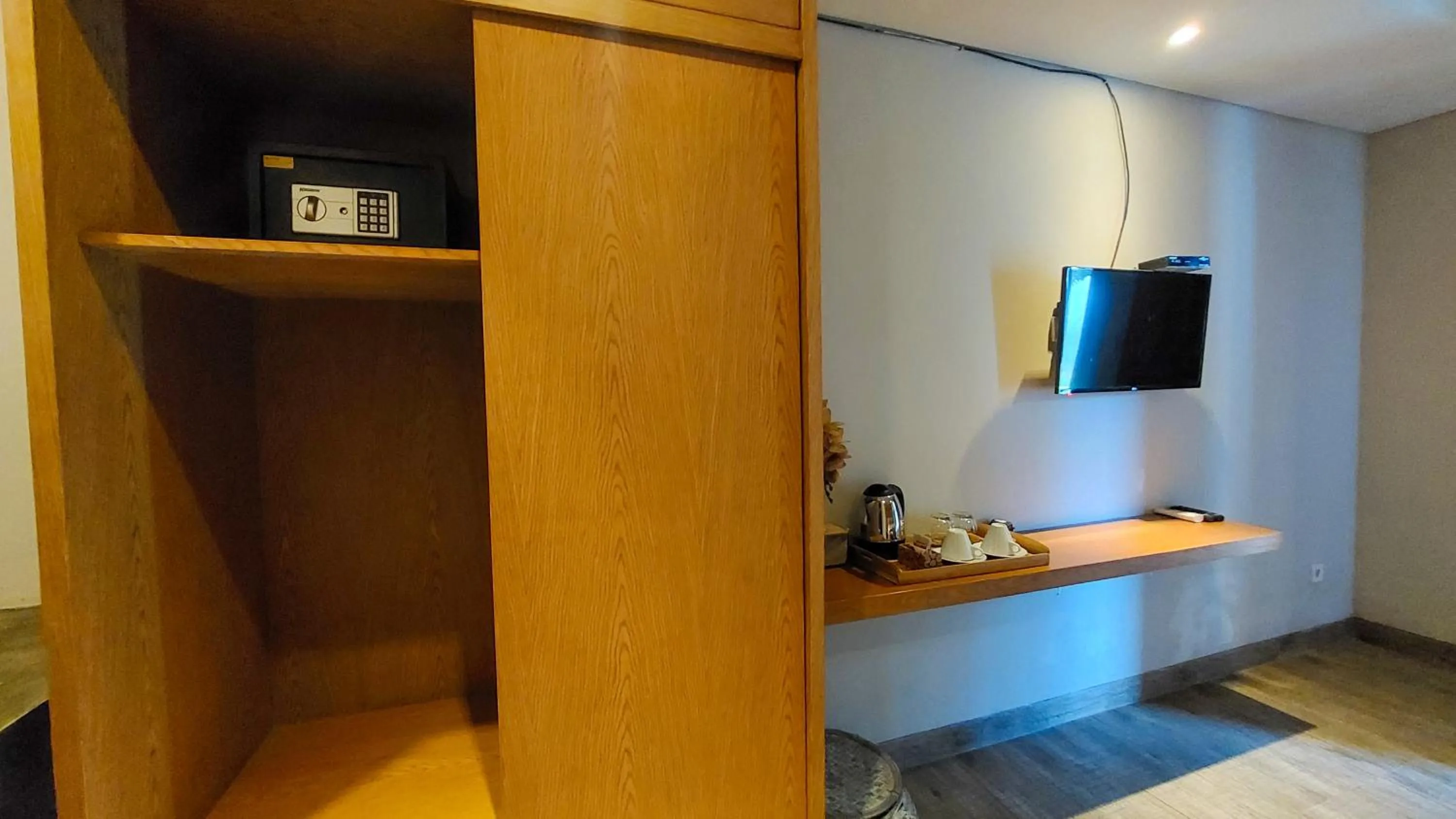 TV and multimedia in Locomotive Hotel and Spa by EPS