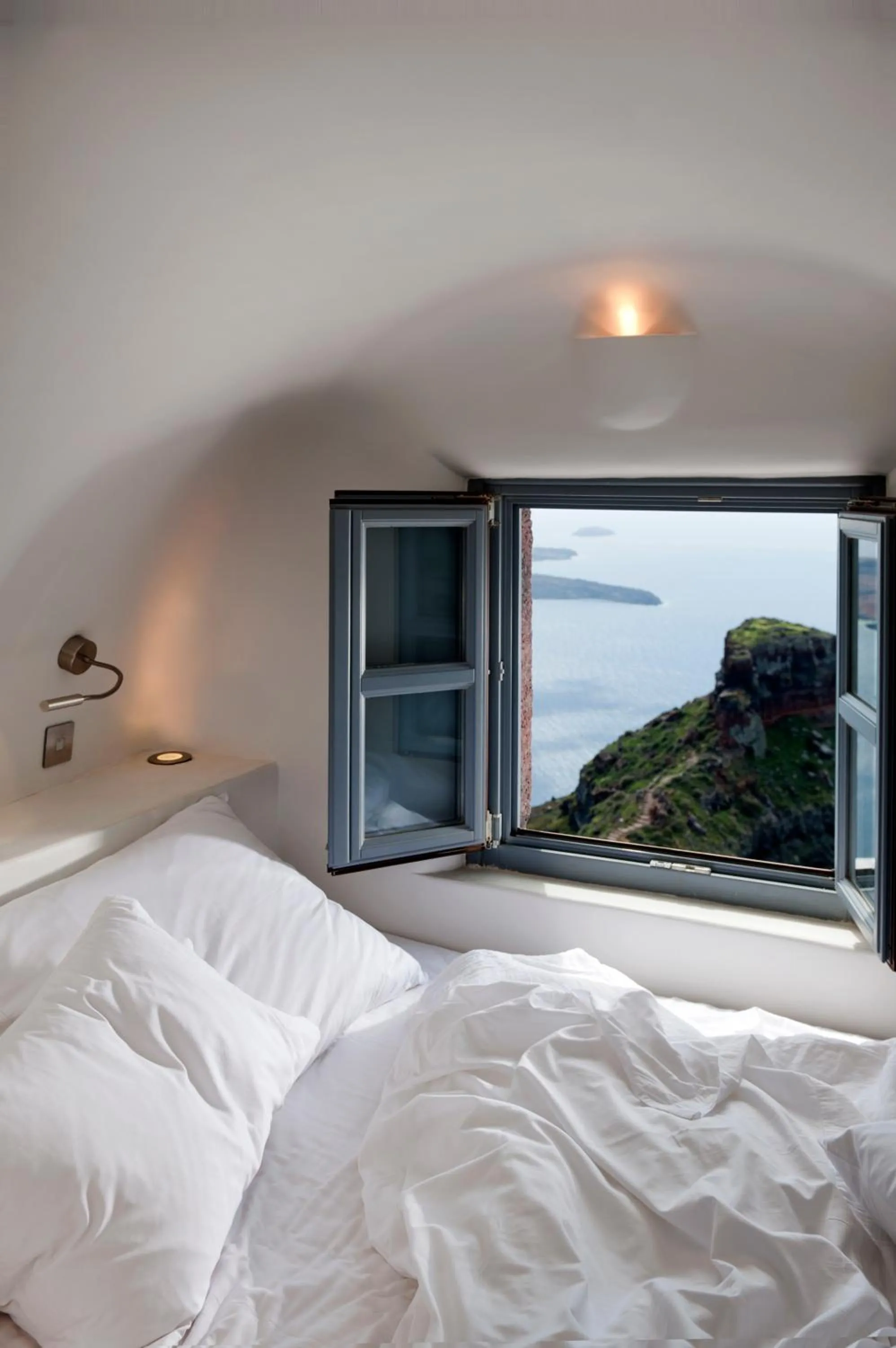 Bed in Kapari Natural Resort