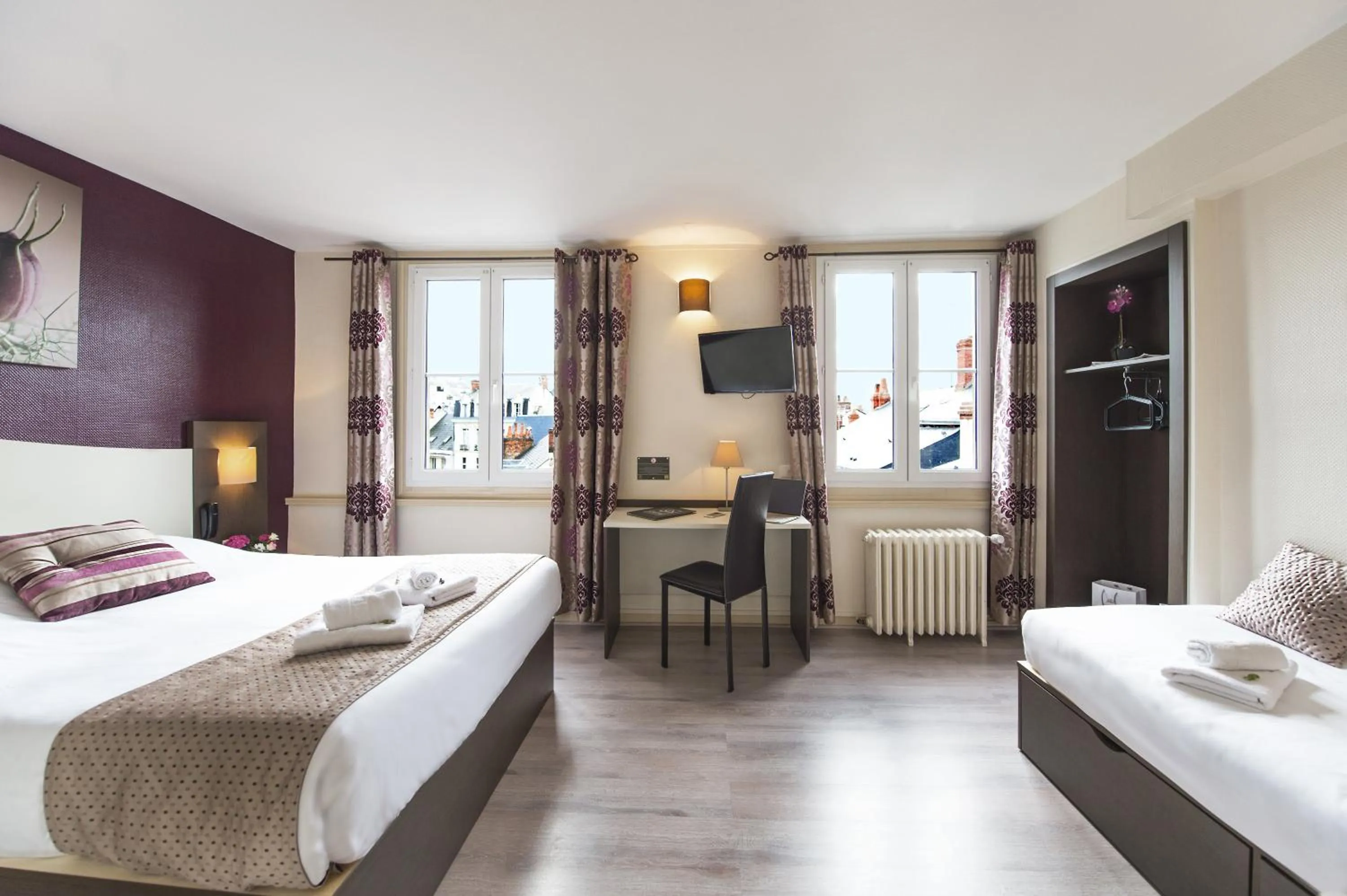 Bedroom, Bed in Cristal Hôtel Restaurant - Logis Hotels