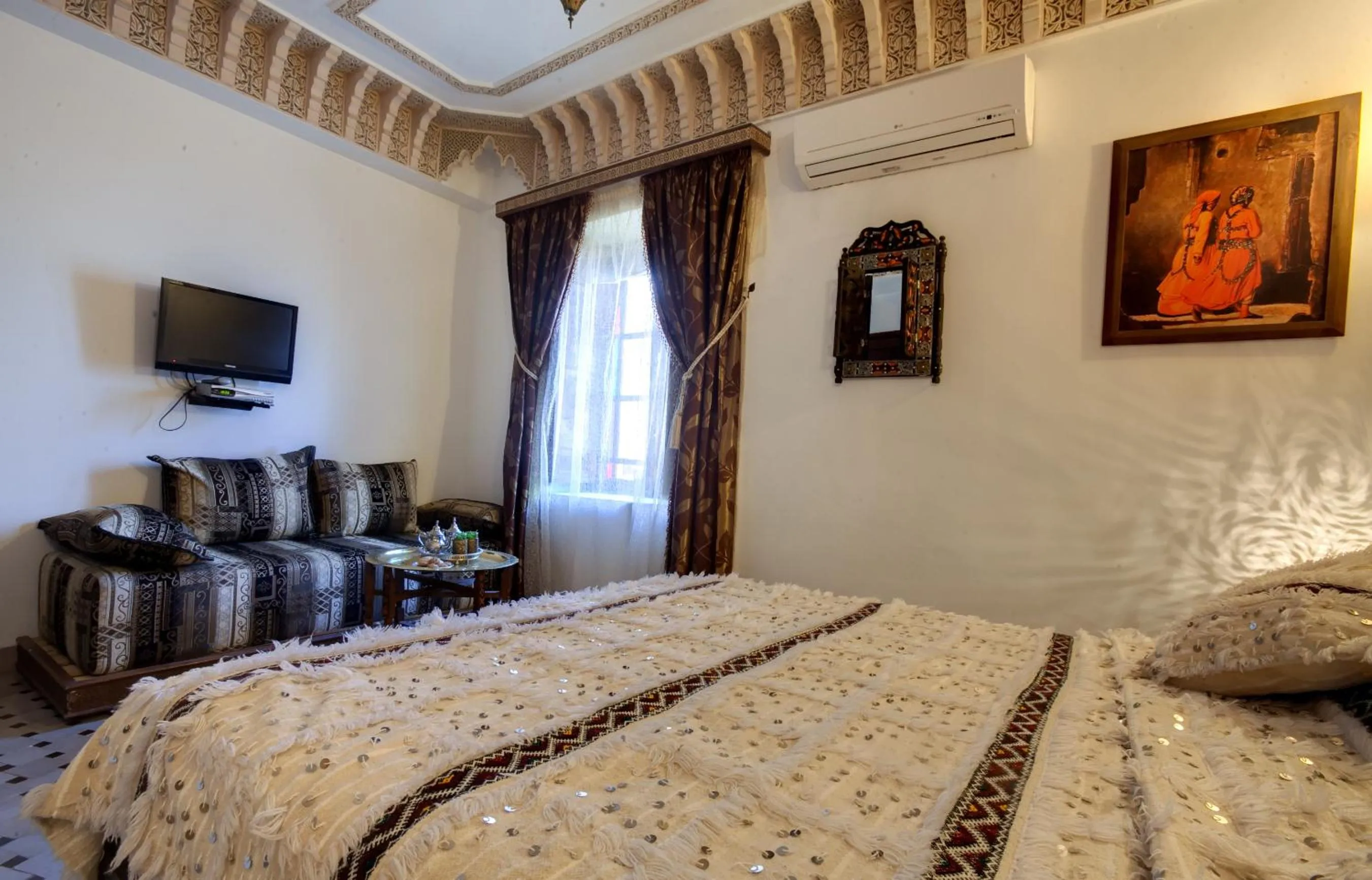 Decorative detail, Bed in Riad Salam Fes & Spa
