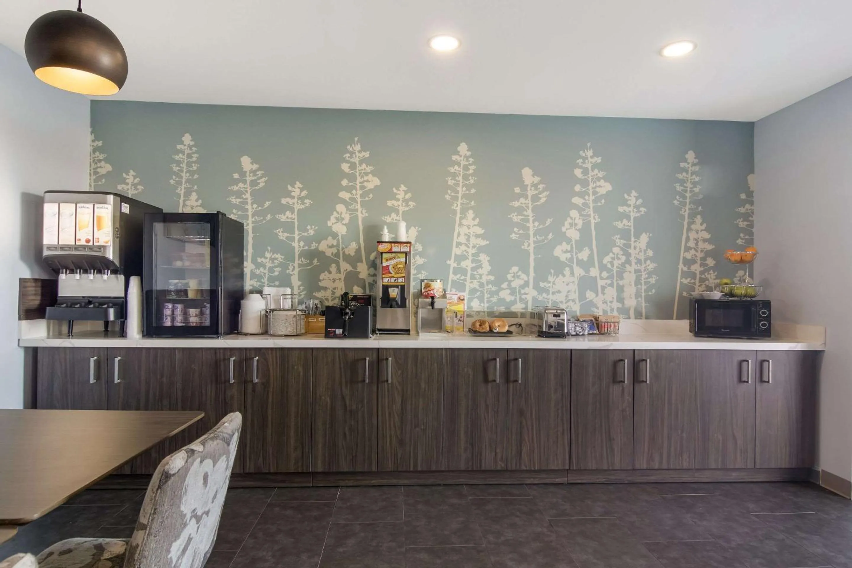 Breakfast in Sleep Inn & Suites Clarion, PA near I-80