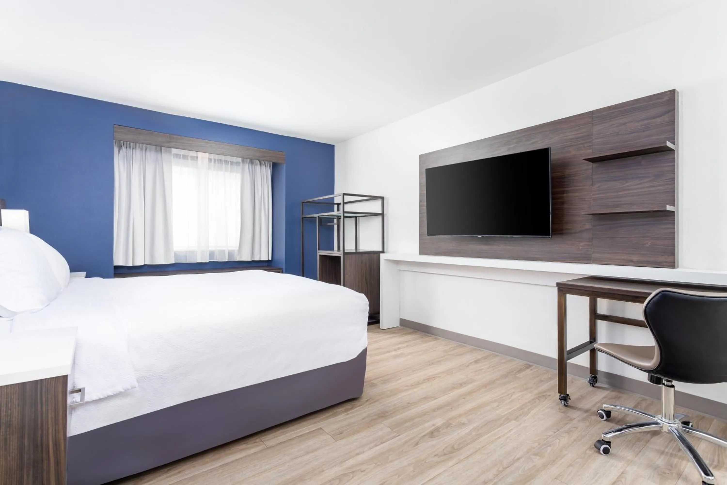 Bedroom, Bed in Spark by Hilton Clarion