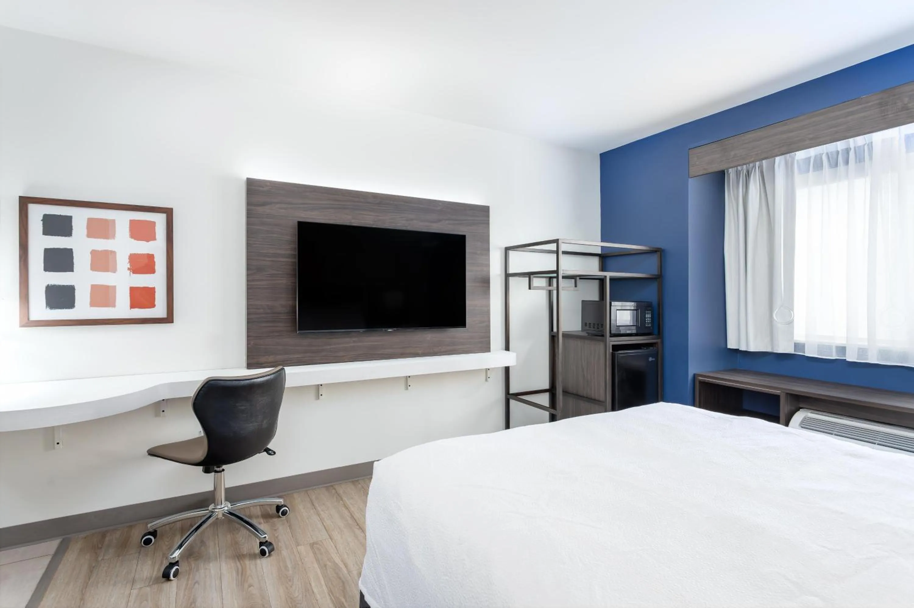 Bedroom, Bed in Spark by Hilton Clarion
