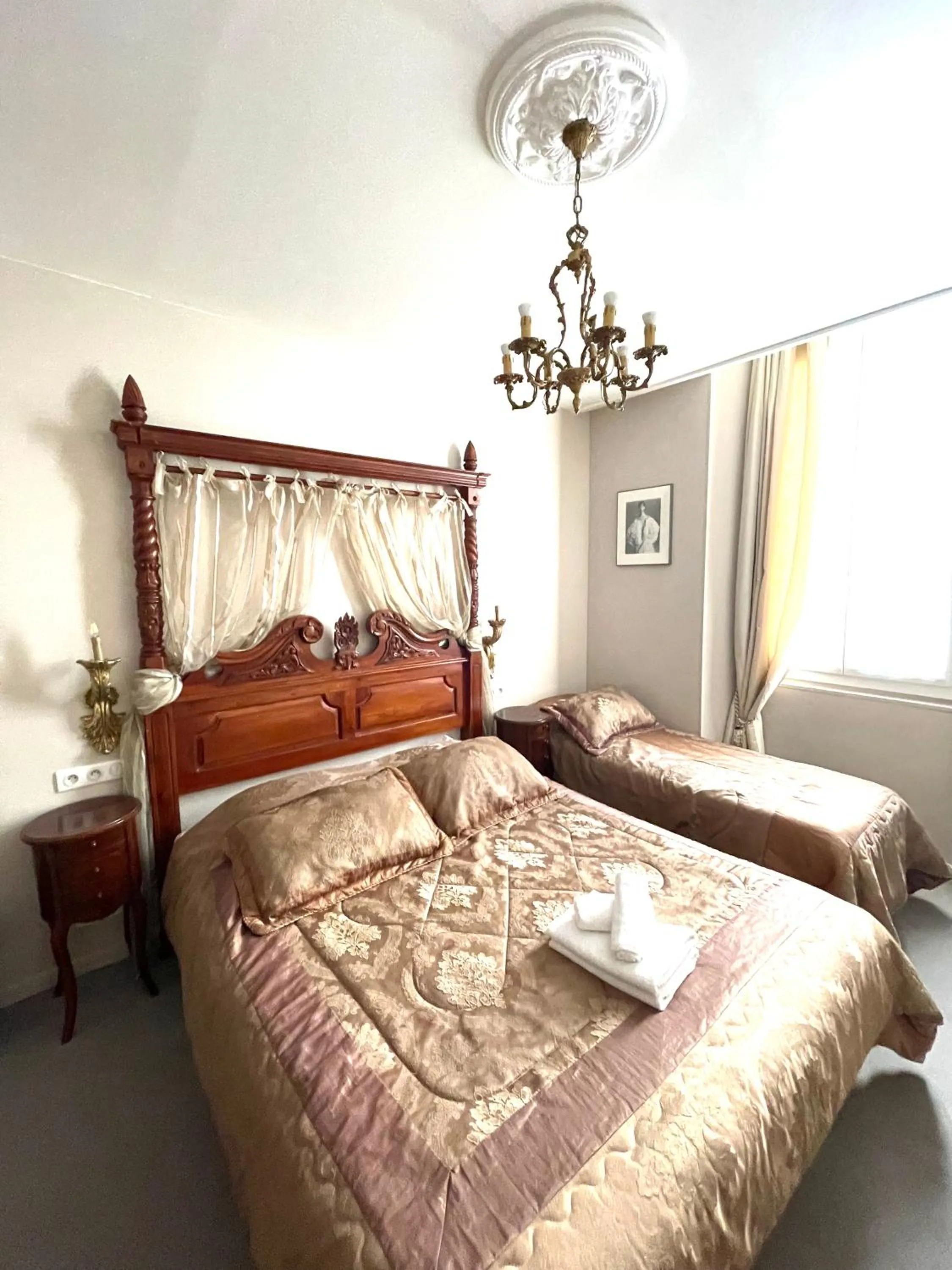 Photo of the whole room in Hotel le Romanesque