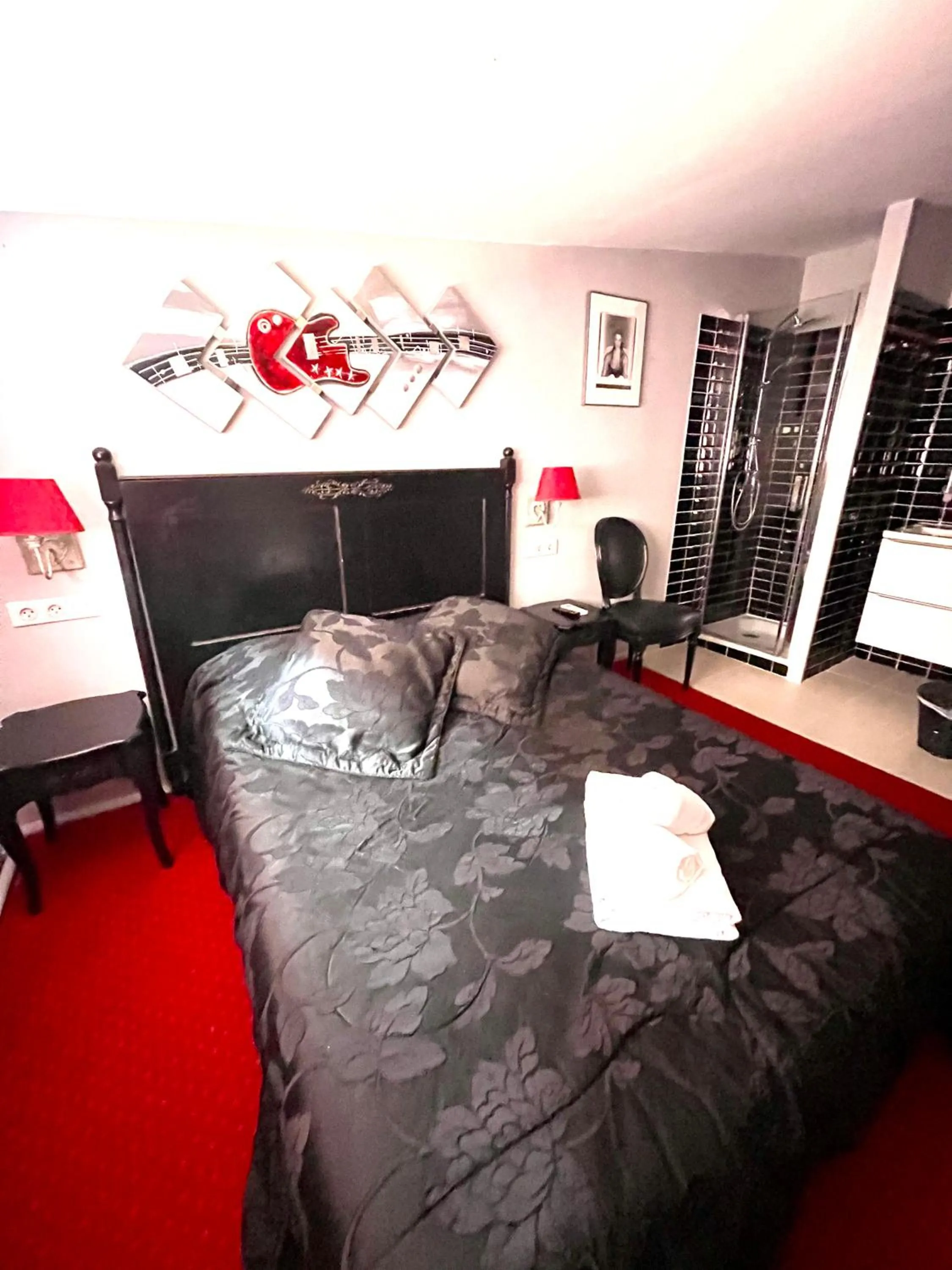 Photo of the whole room in Hotel le Romanesque