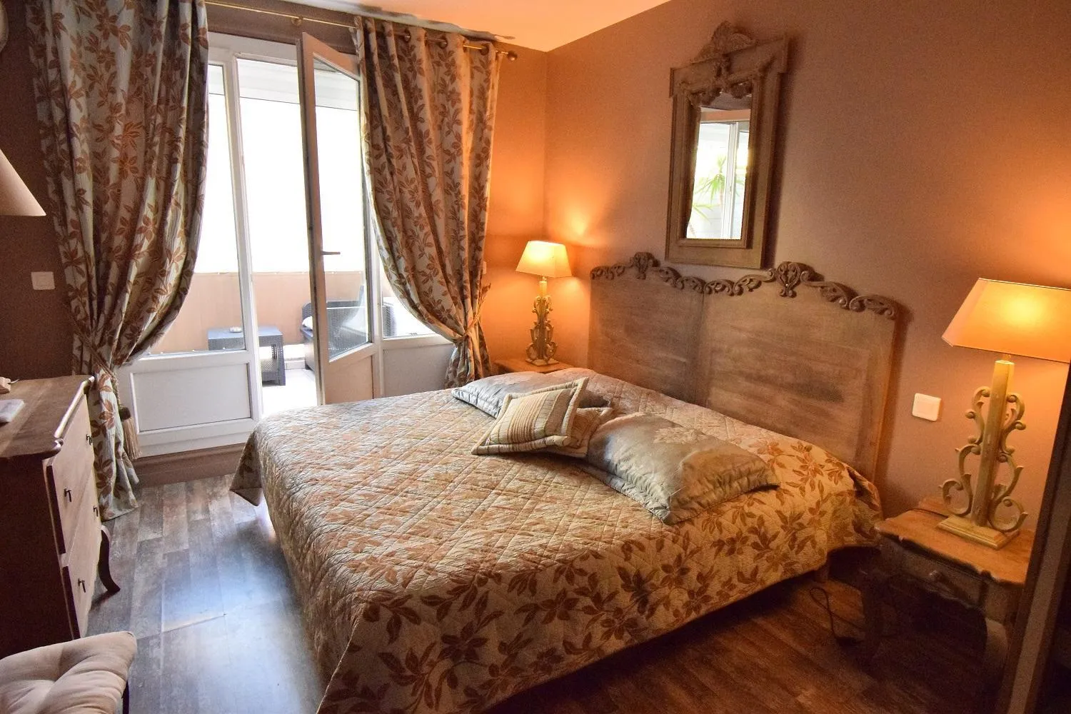 Bed in Hotel le Romanesque