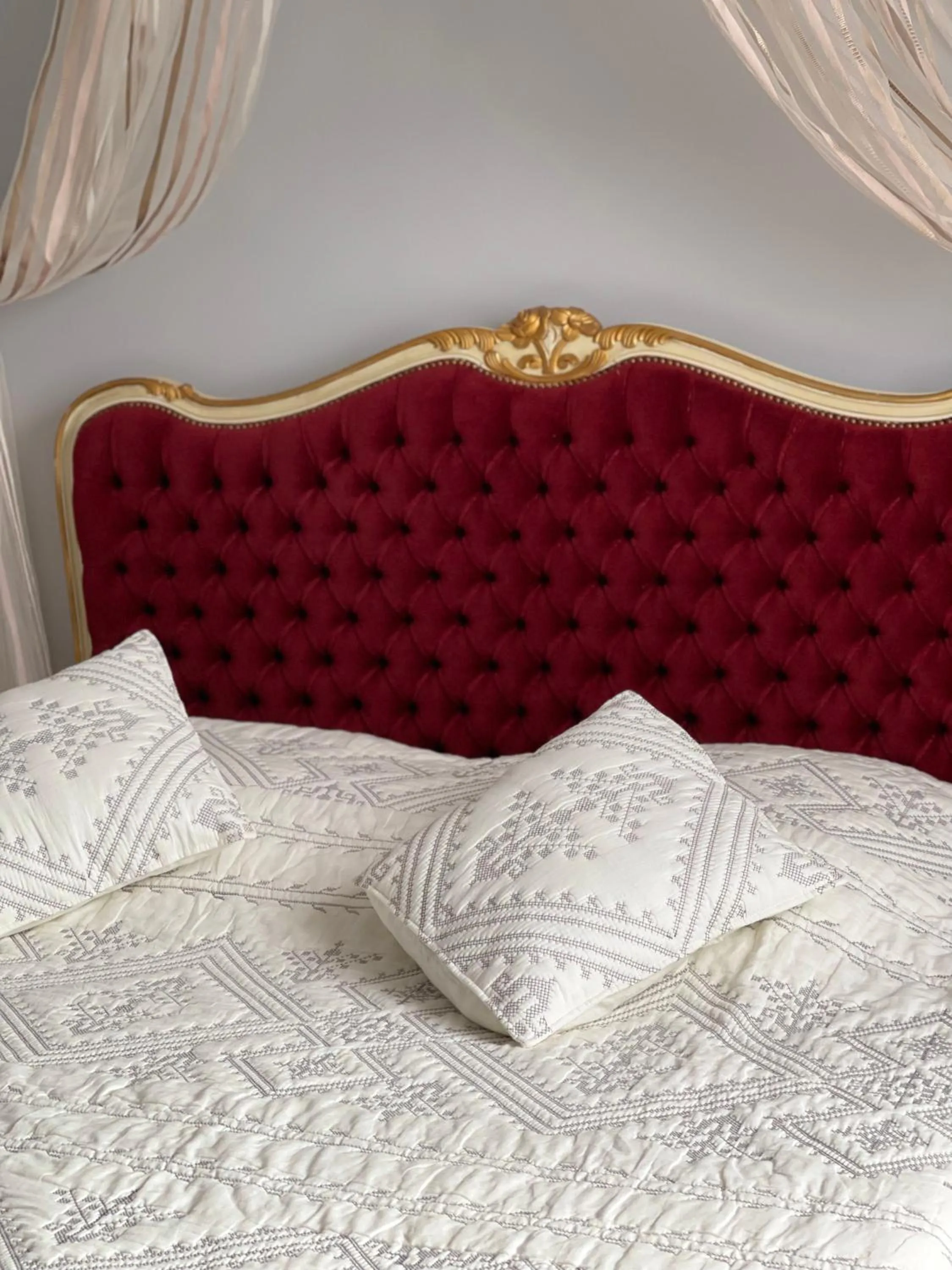 Bed in Hotel le Romanesque