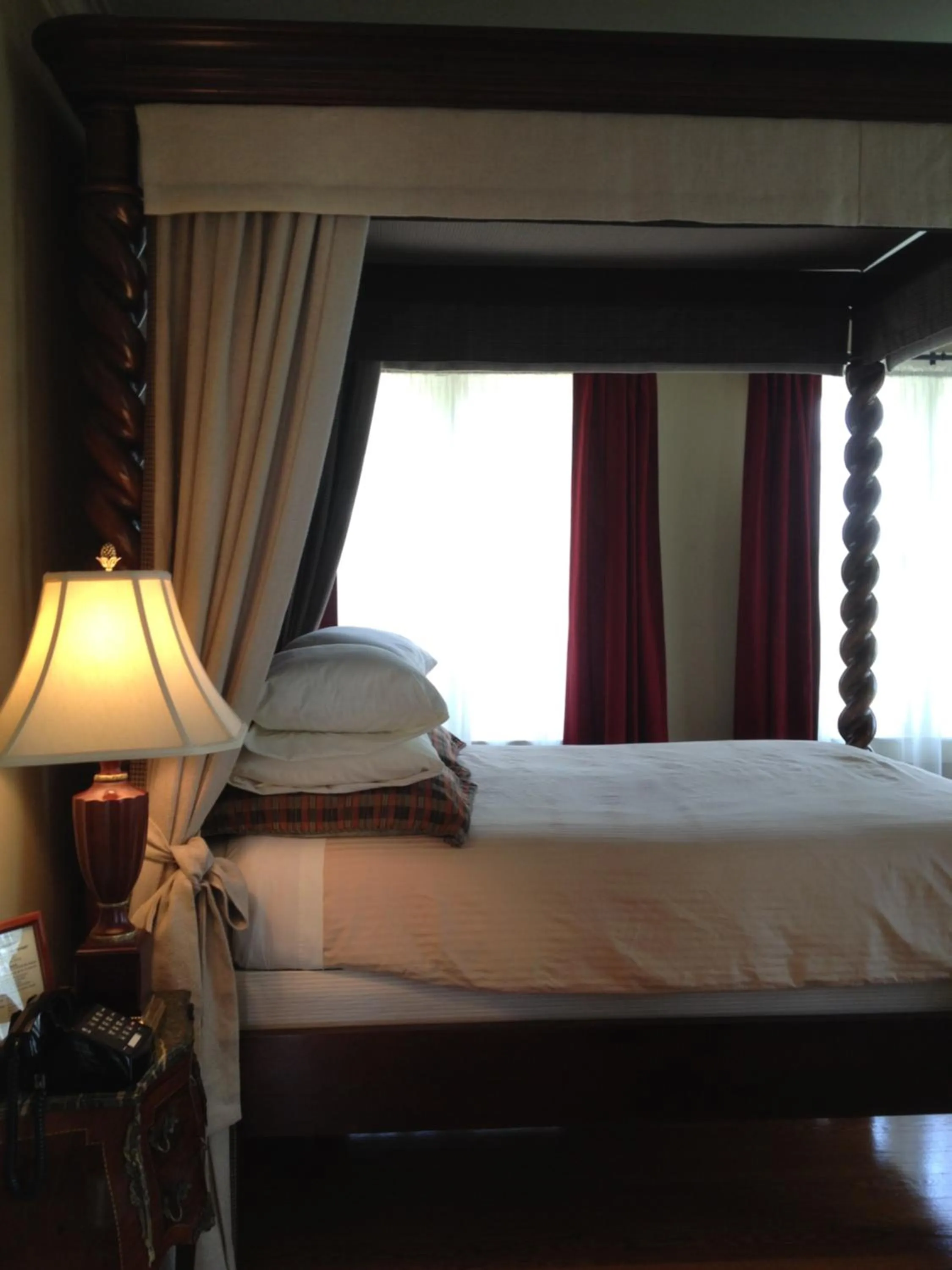 Bedroom, Bed in The Belvedere Inn & Restaurant