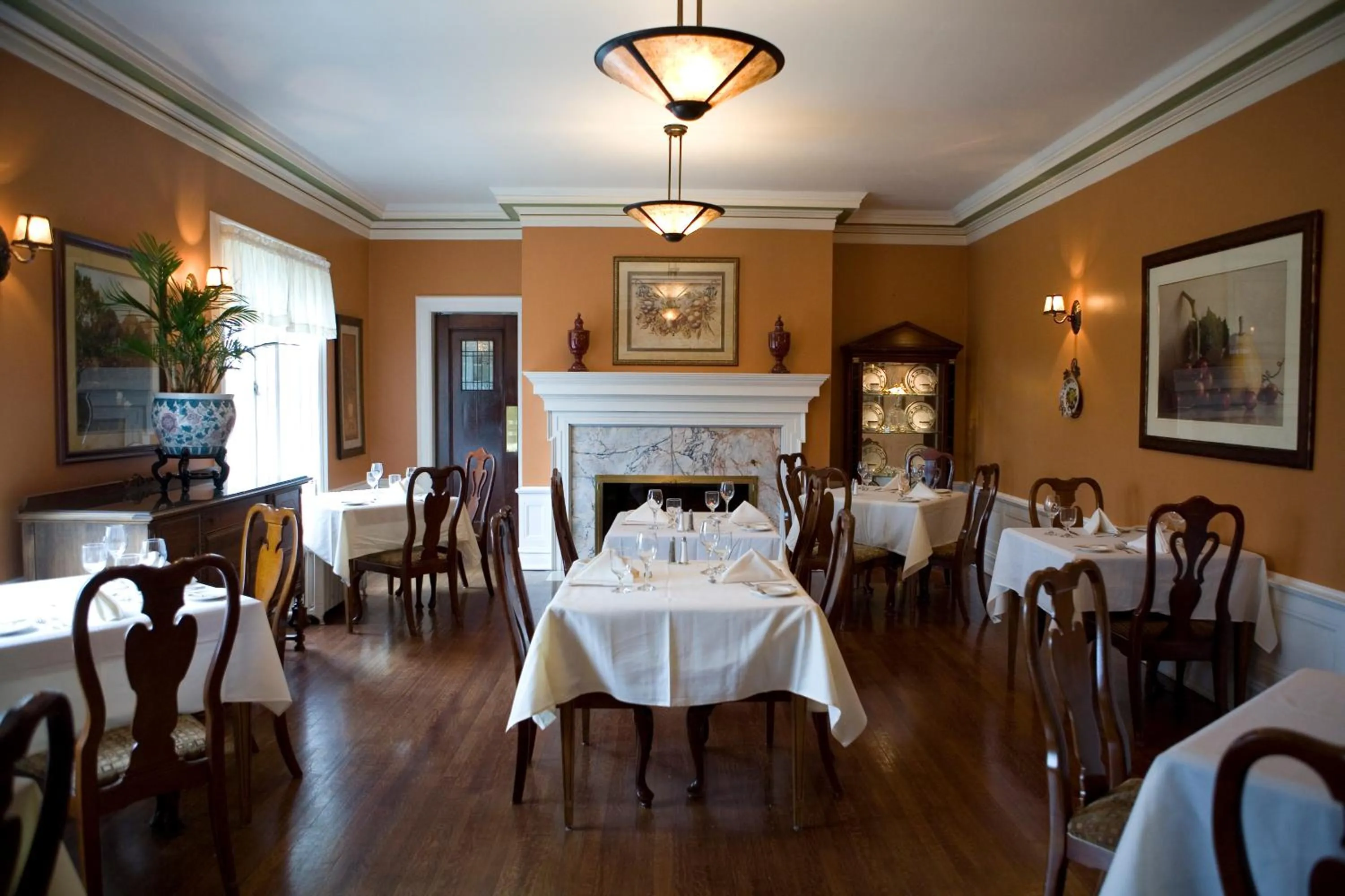 Restaurant/places to eat in The Belvedere Inn & Restaurant