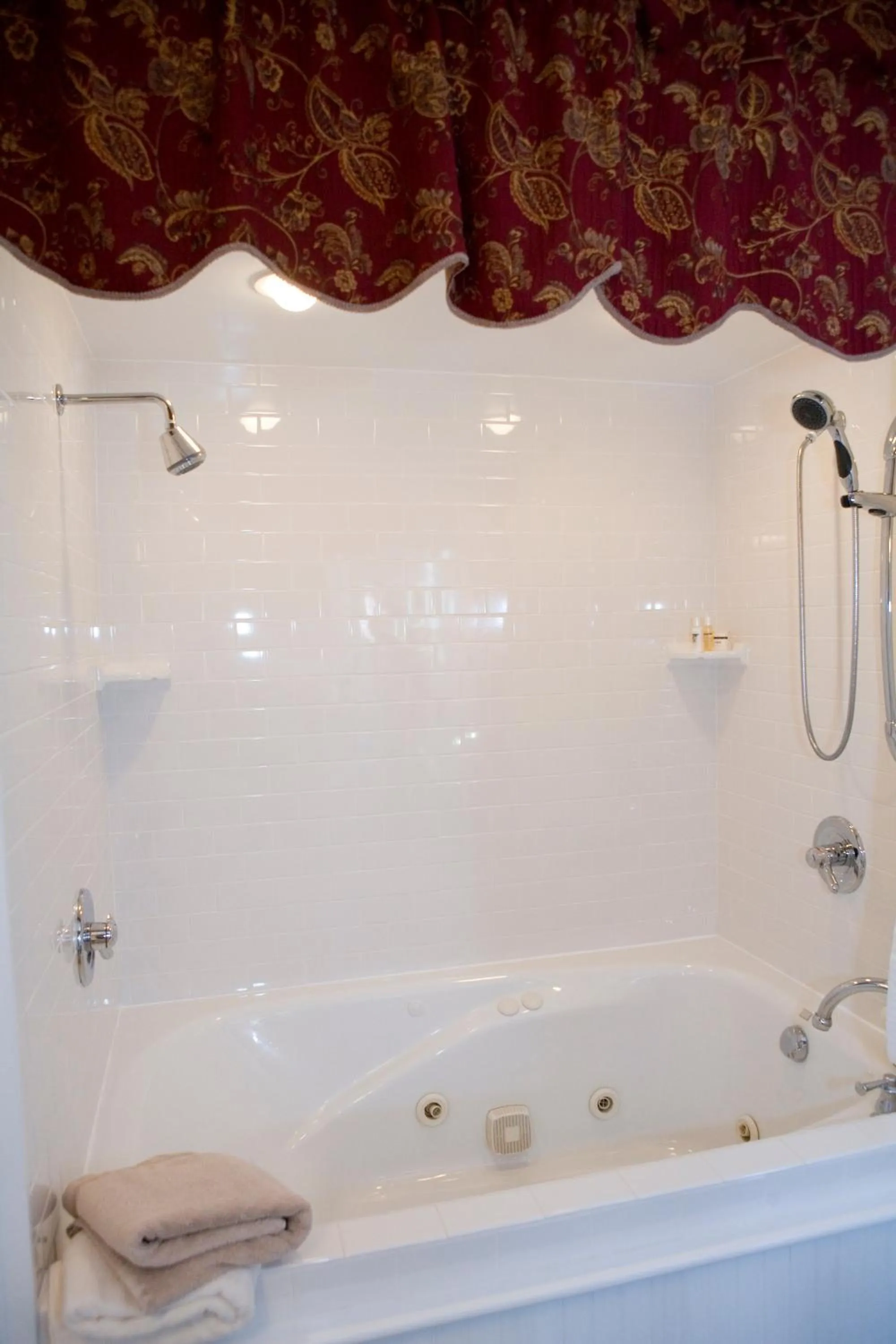 Bathroom in The Belvedere Inn & Restaurant