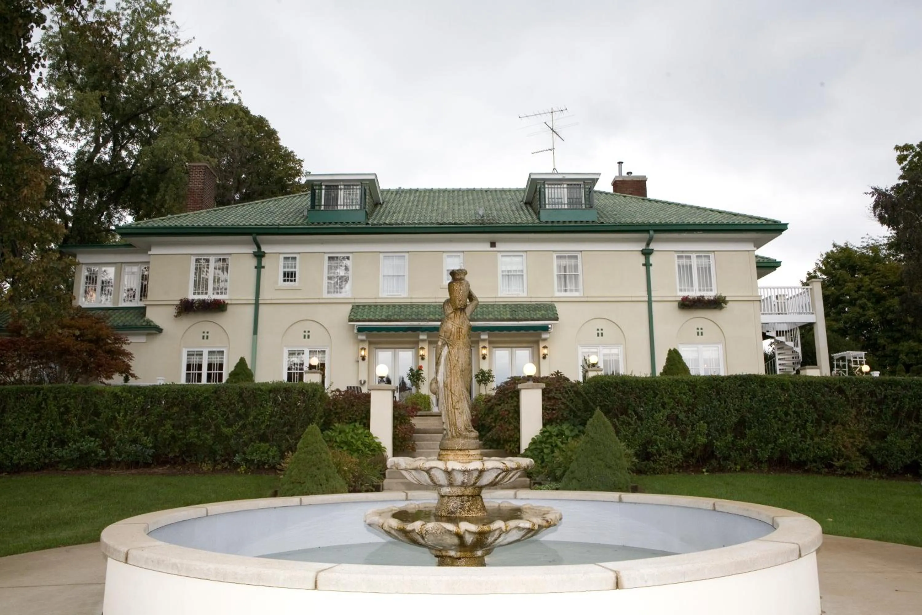 Property building in The Belvedere Inn & Restaurant