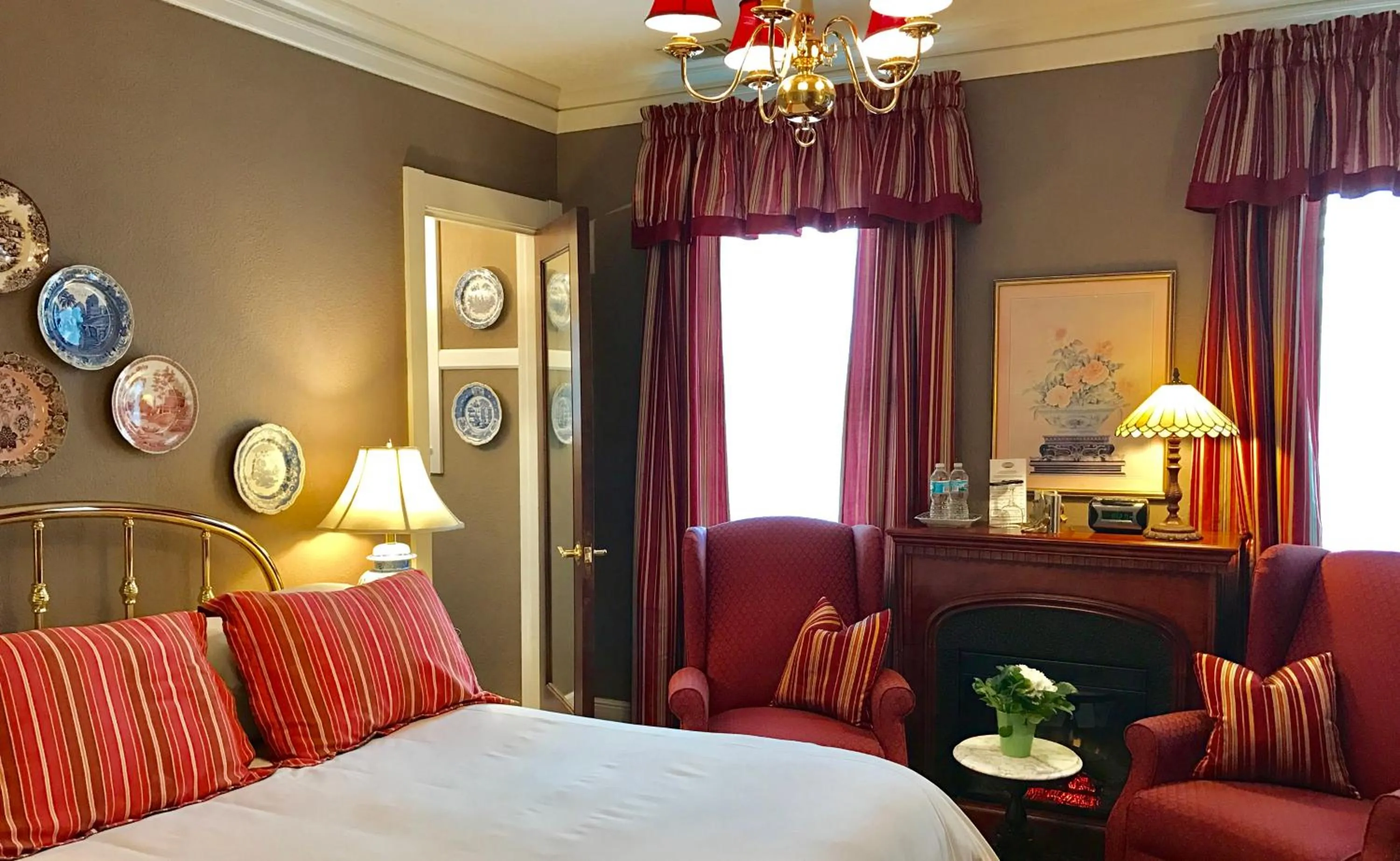 Seating area, Bed in The Belvedere Inn & Restaurant