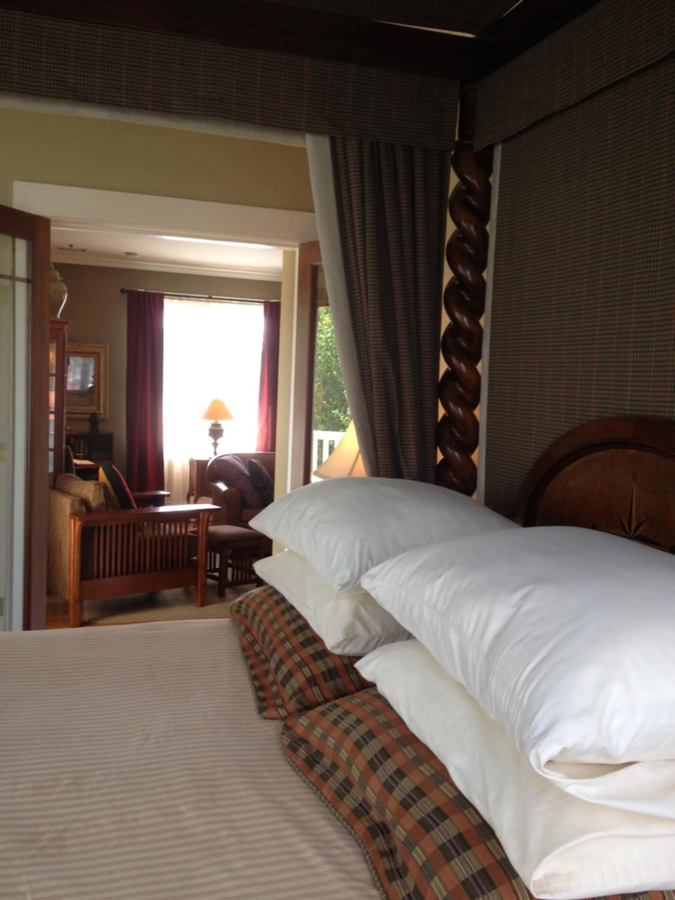 Bedroom, Bed in The Belvedere Inn & Restaurant