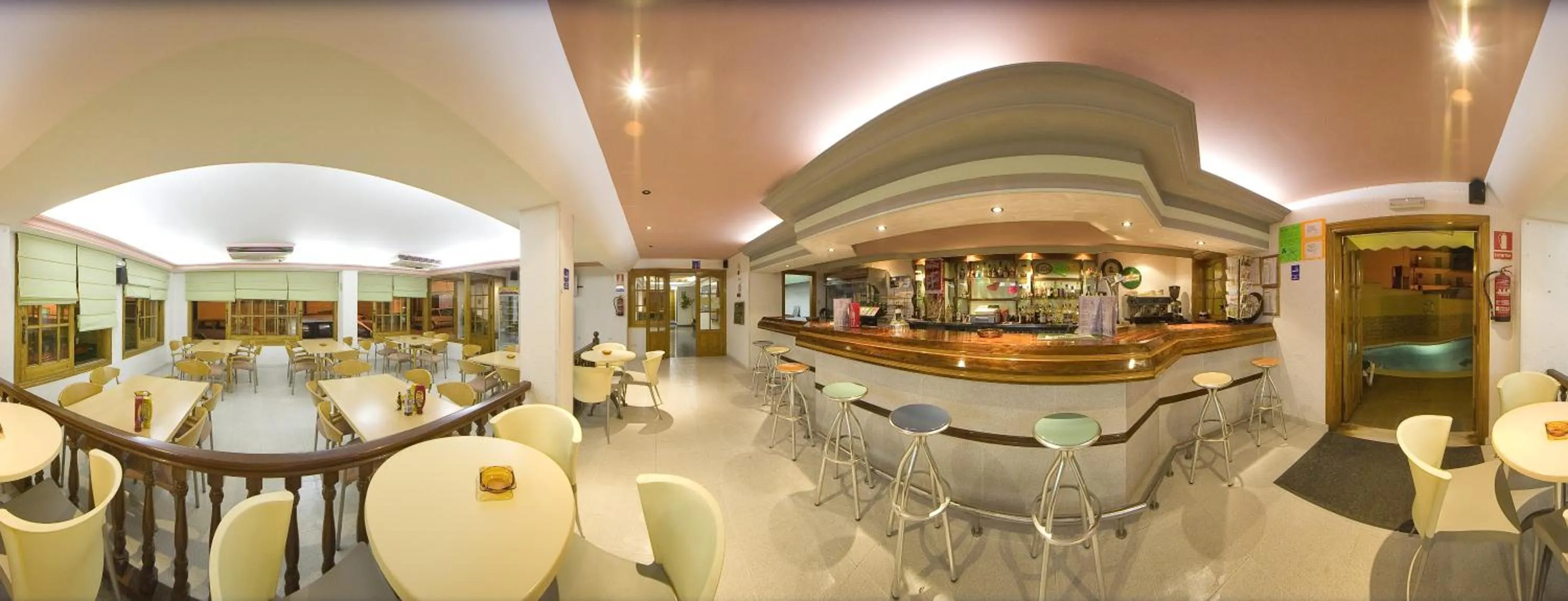 Restaurant/places to eat in Hostal Adelino