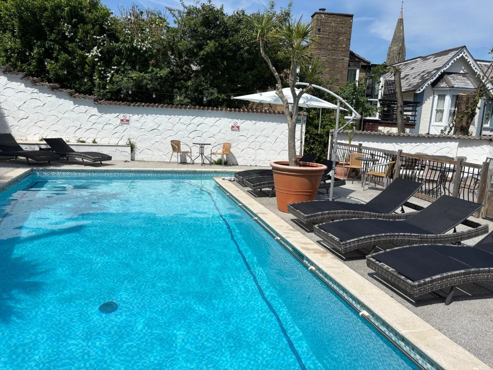 Pool view in The Havelock