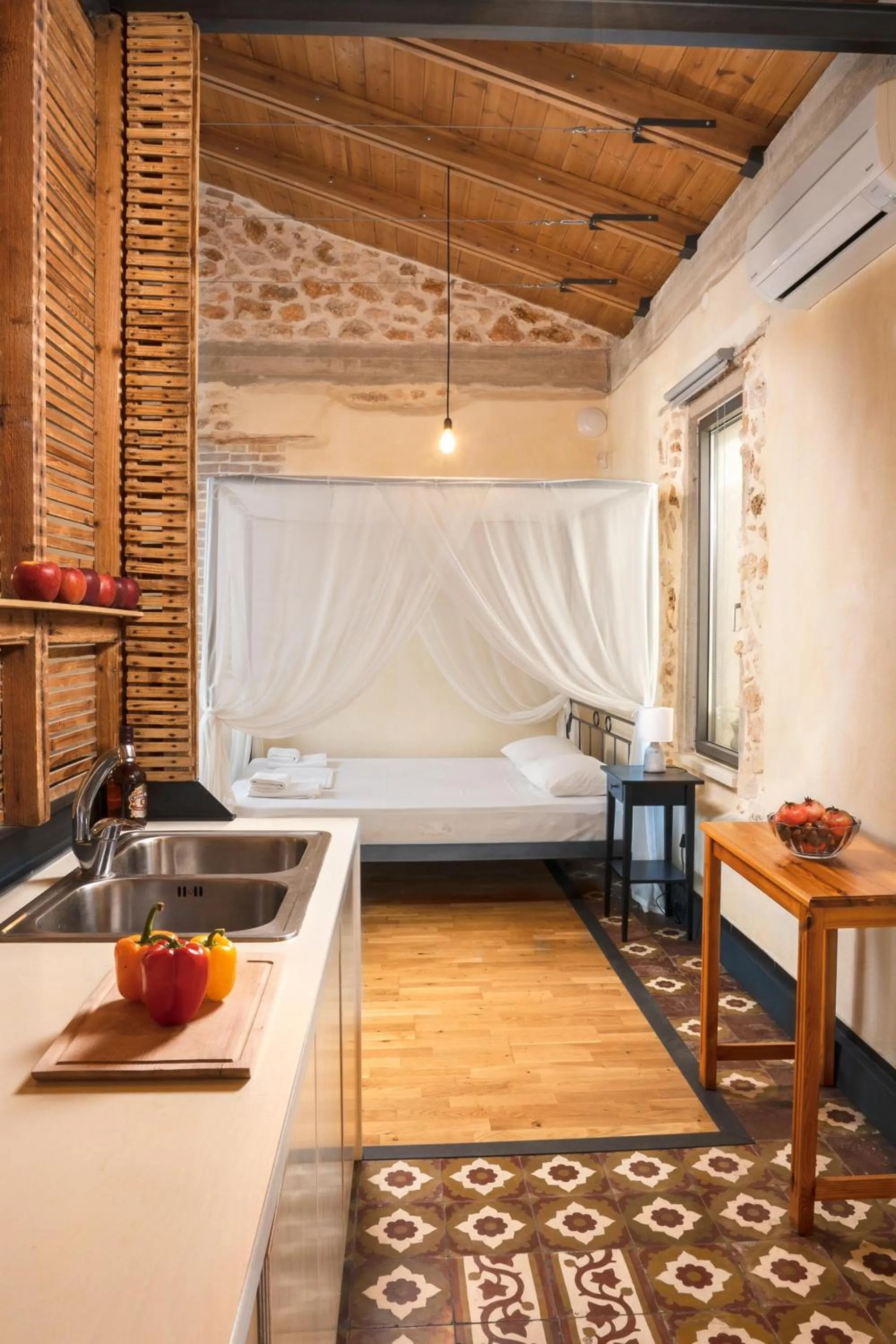 Kitchen or kitchenette in Evans House