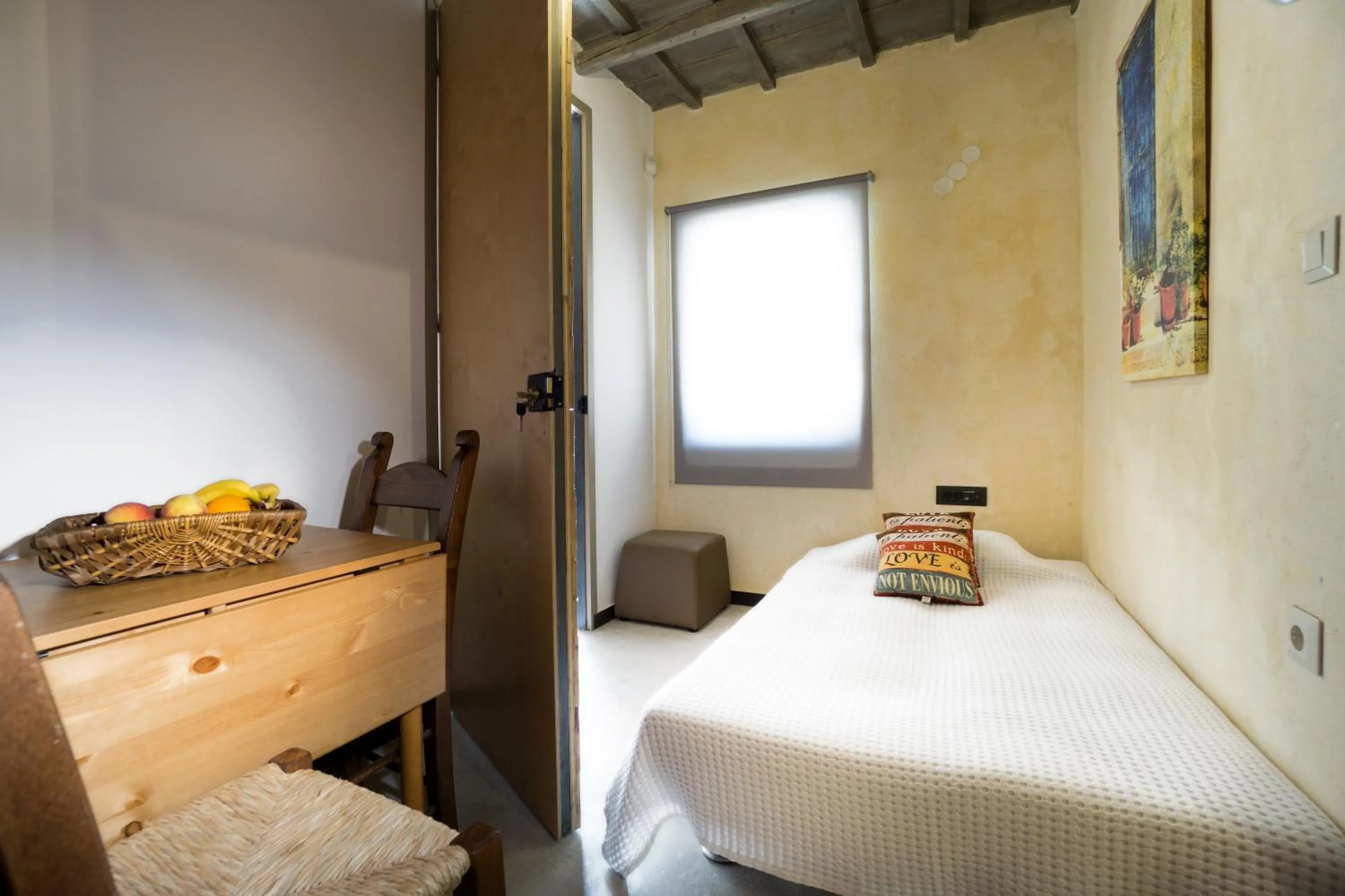 Living room, Bed in Evans House