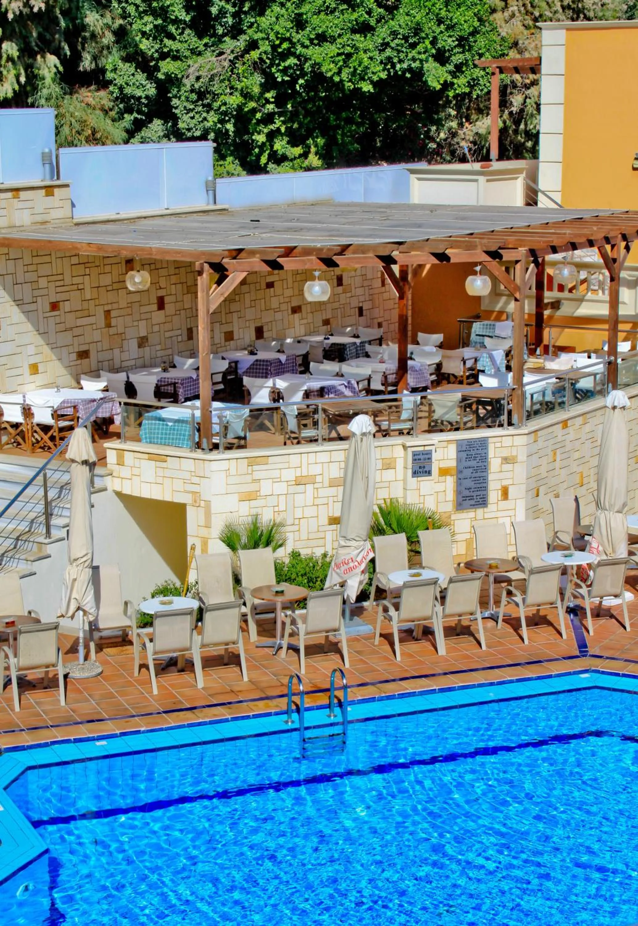 Restaurant/places to eat in Porto Kalamaki Hotel