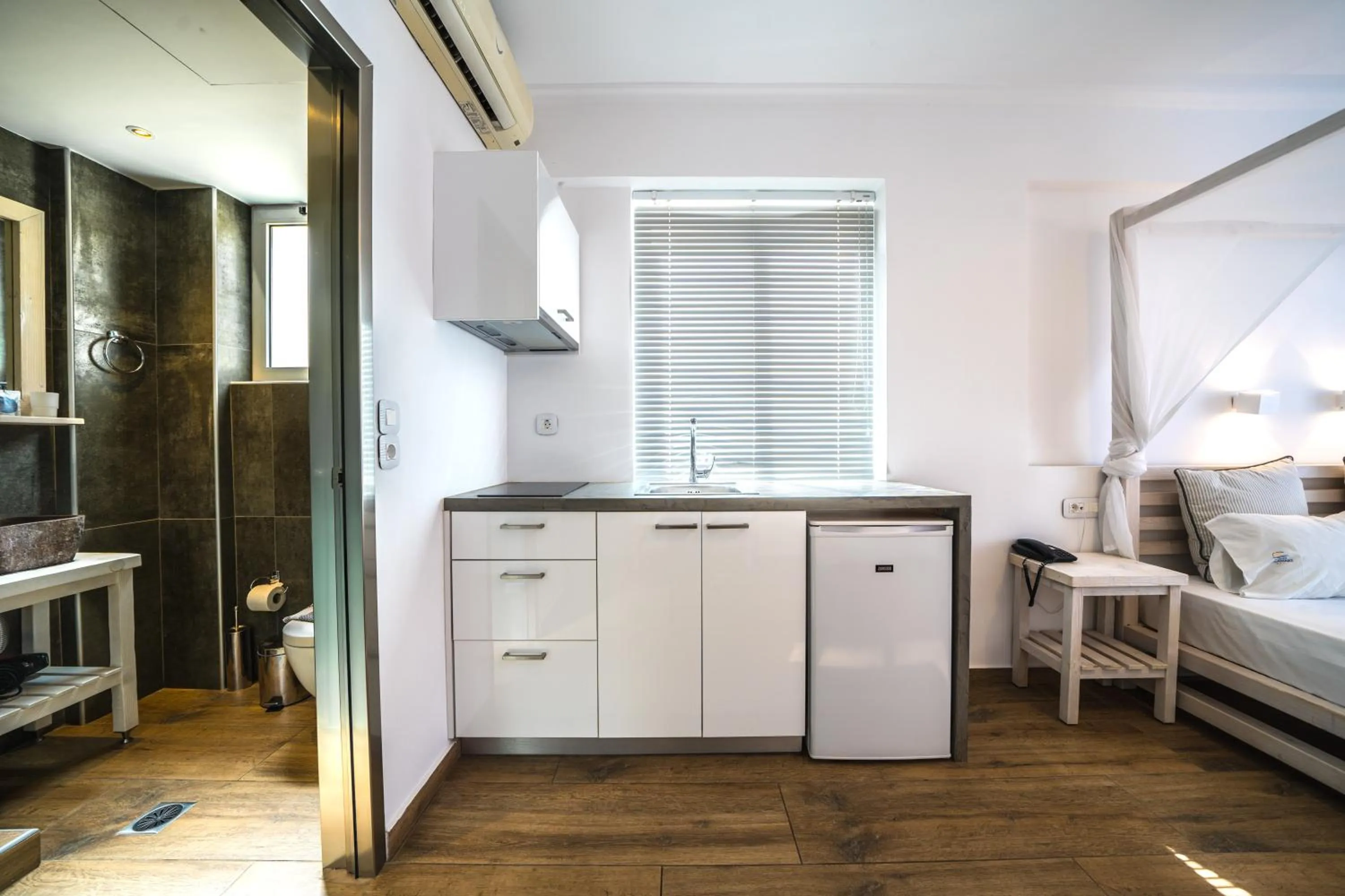 Bathroom in Porto Kalamaki Hotel