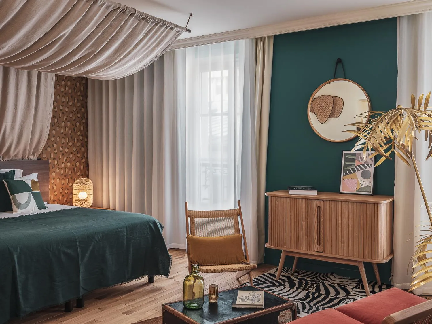 Photo of the whole room, Bed in Seven Hotel Paris