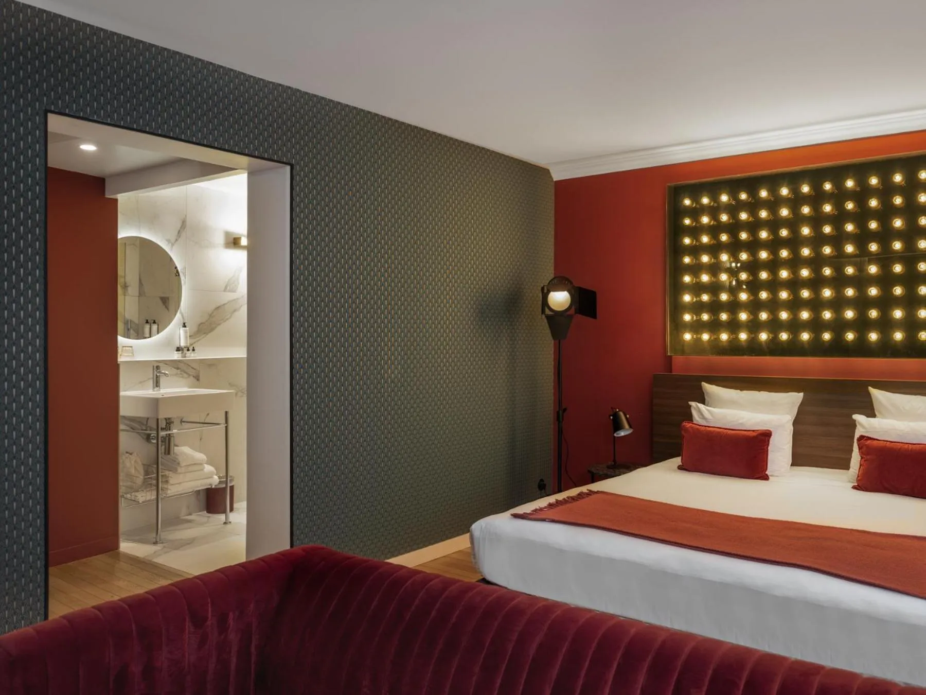 Photo of the whole room, Bed in Seven Hotel Paris