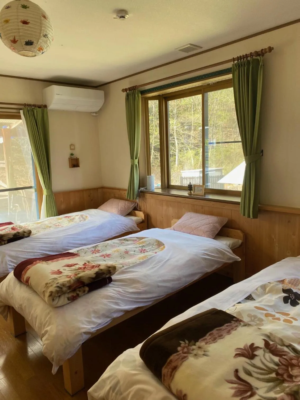 Bed in Azumino Backpackers 山の風