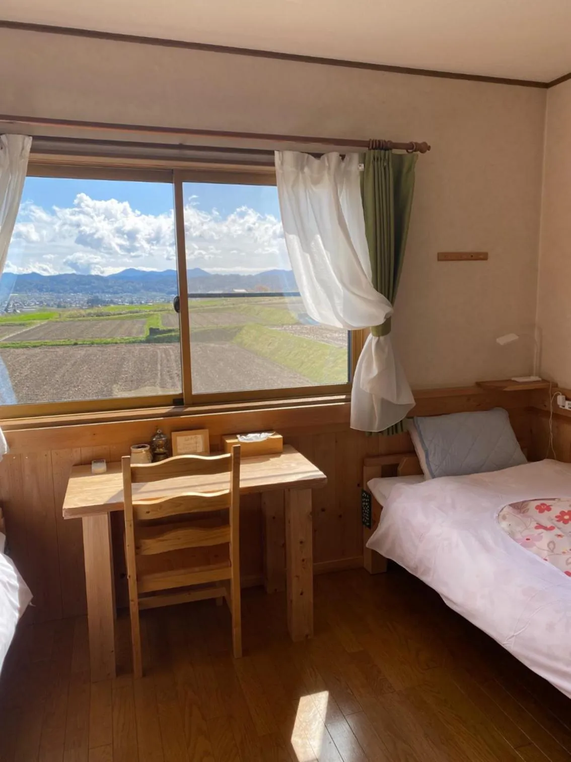 Bed in Azumino Backpackers 山の風