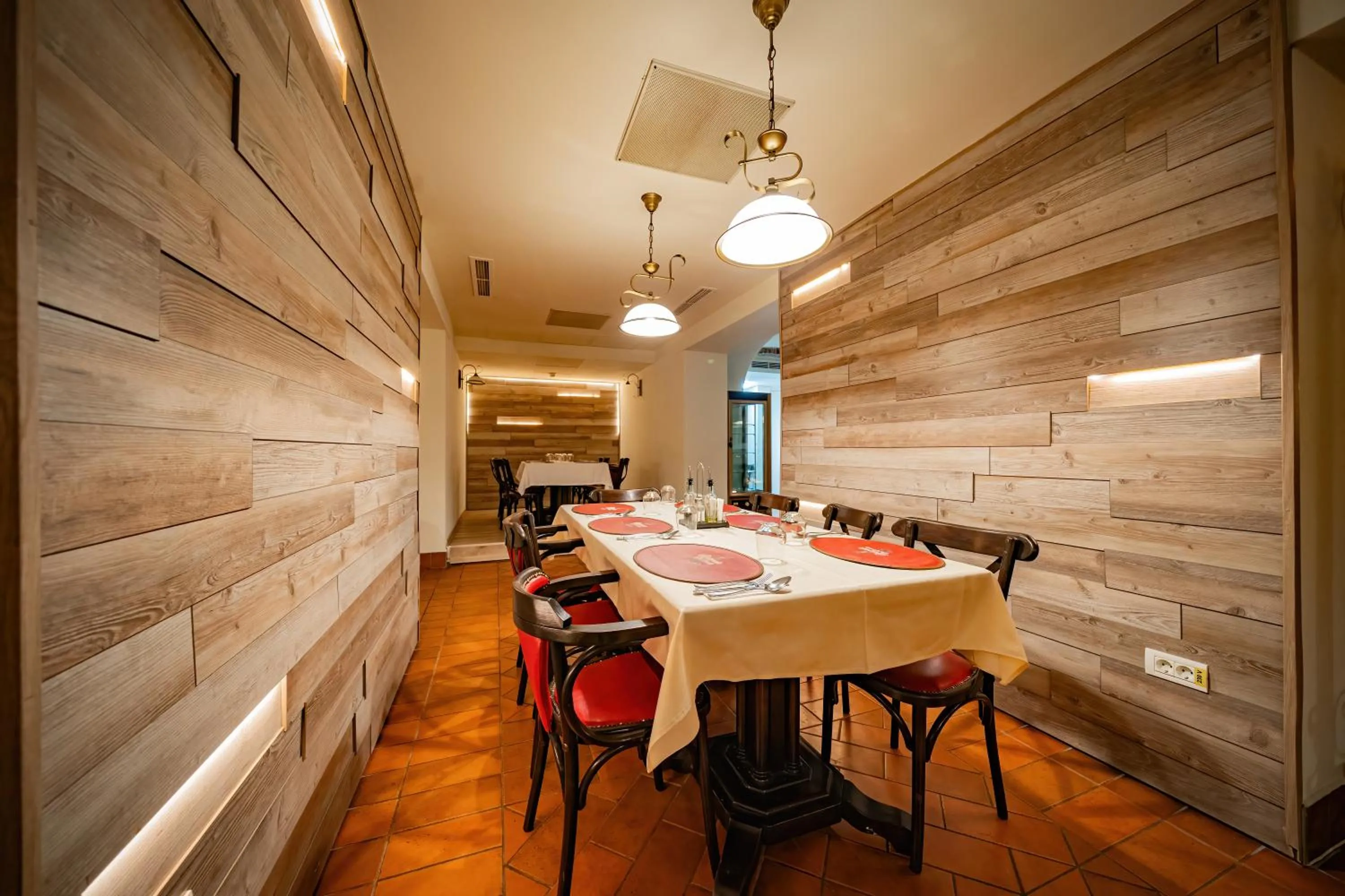 Restaurant/places to eat in Aparthotel Iosefin Residence