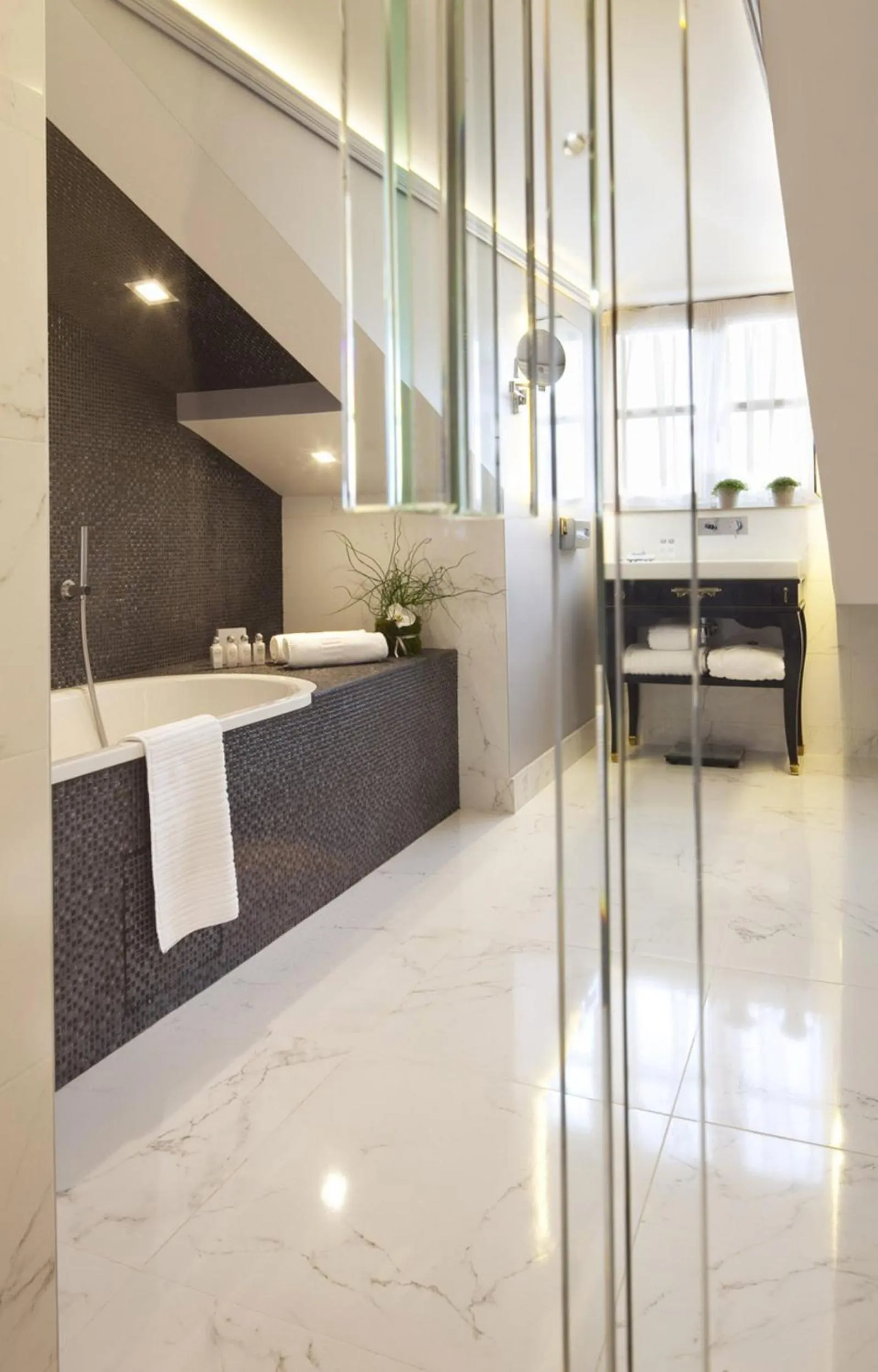 Bathroom in La Maison Favart