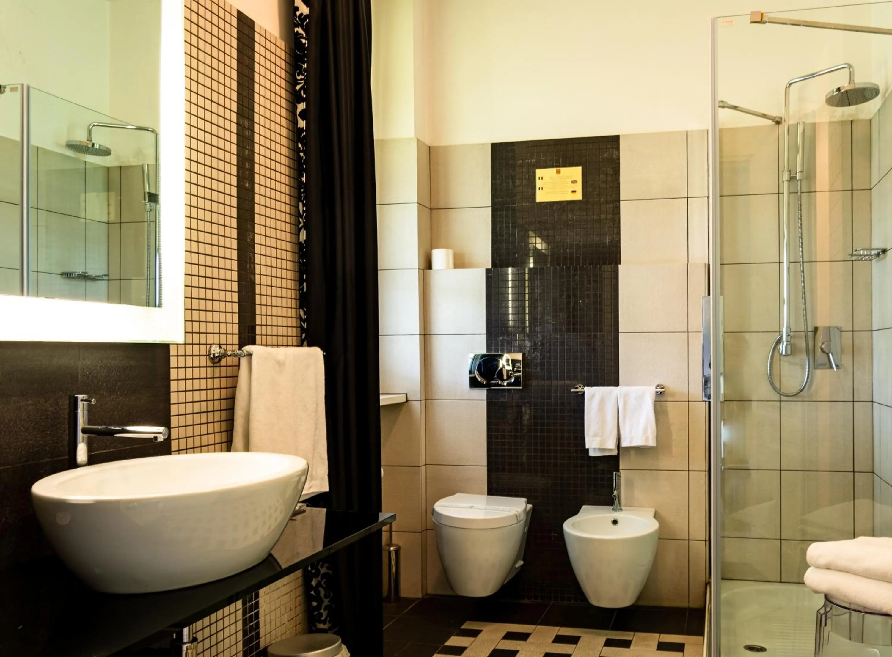 Bathroom in Hotel I Somaschi