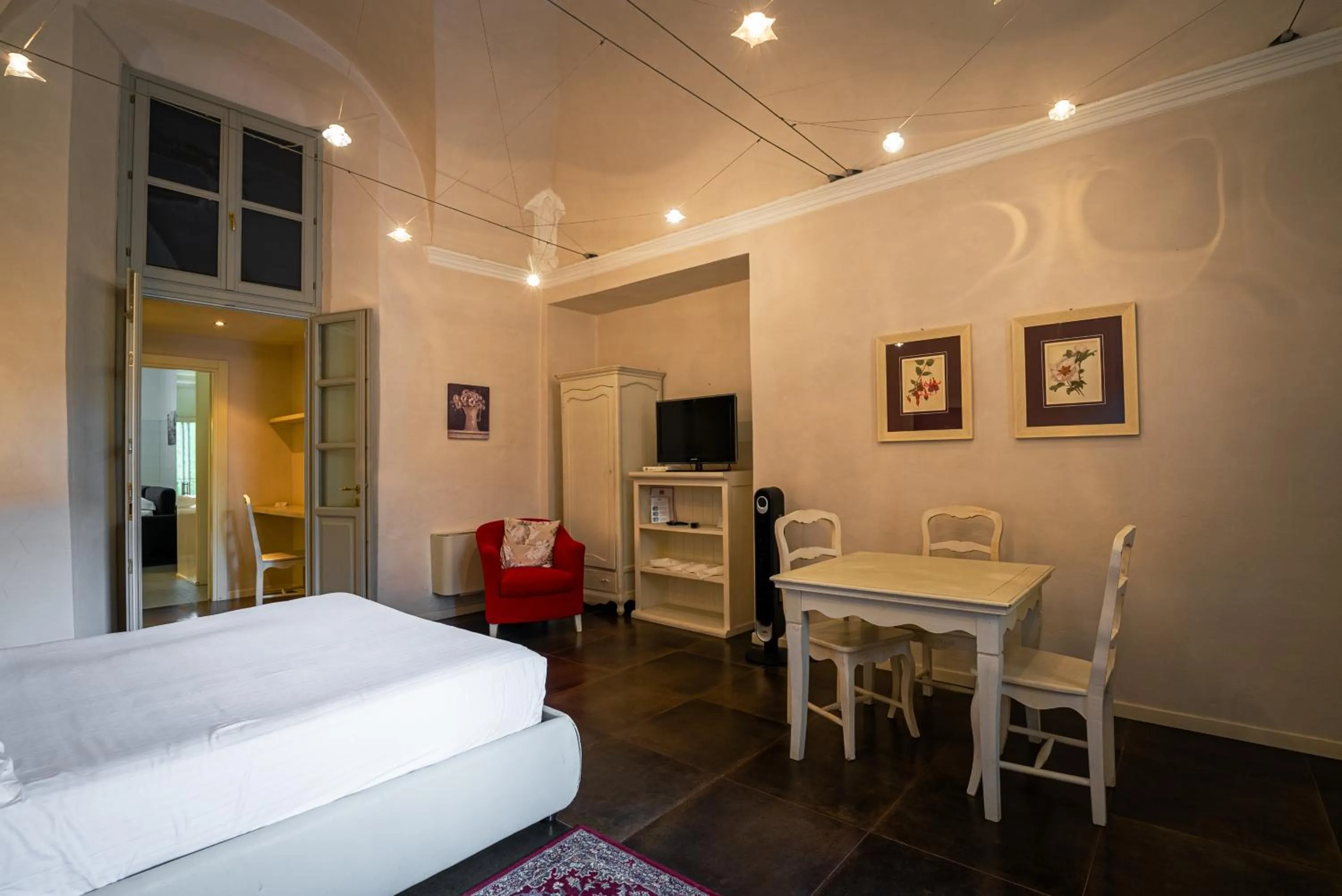 Bedroom, Bed in Hotel I Somaschi