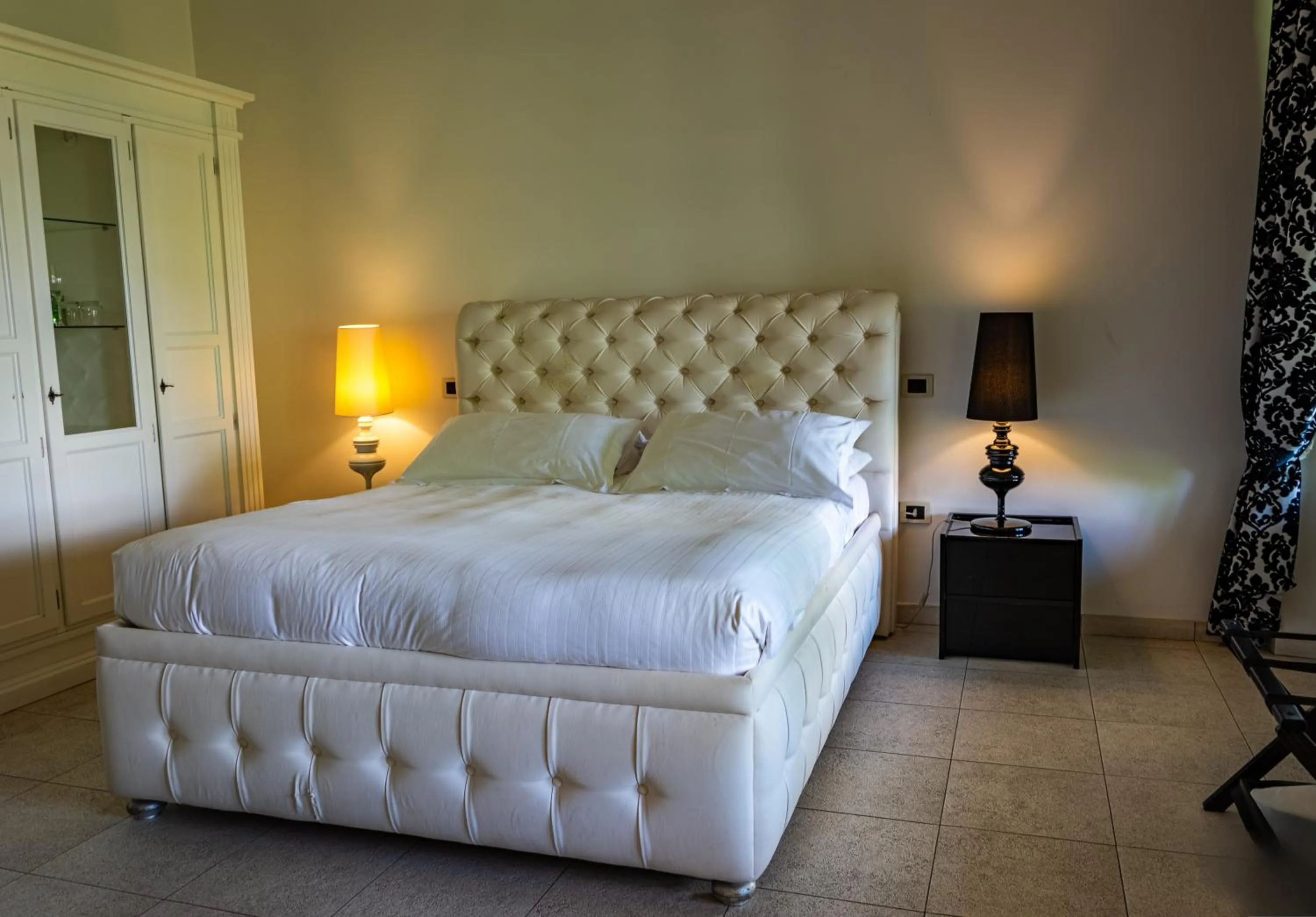 Bedroom, Bed in Hotel I Somaschi