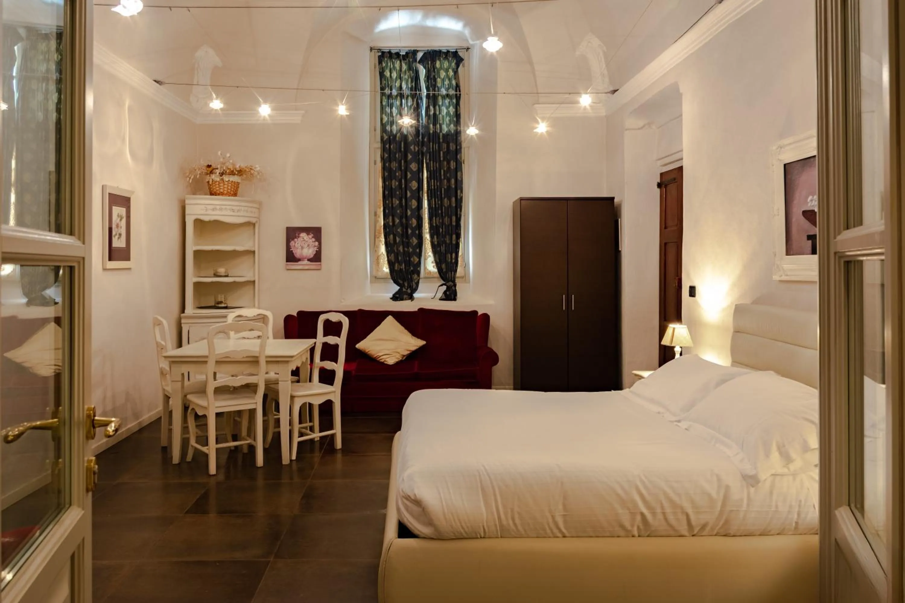 Bedroom, Bed in Hotel I Somaschi