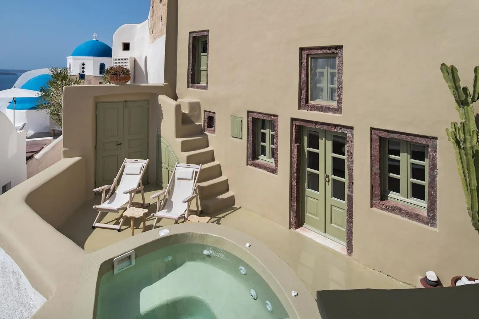 Property building in Cosmoia Cave House