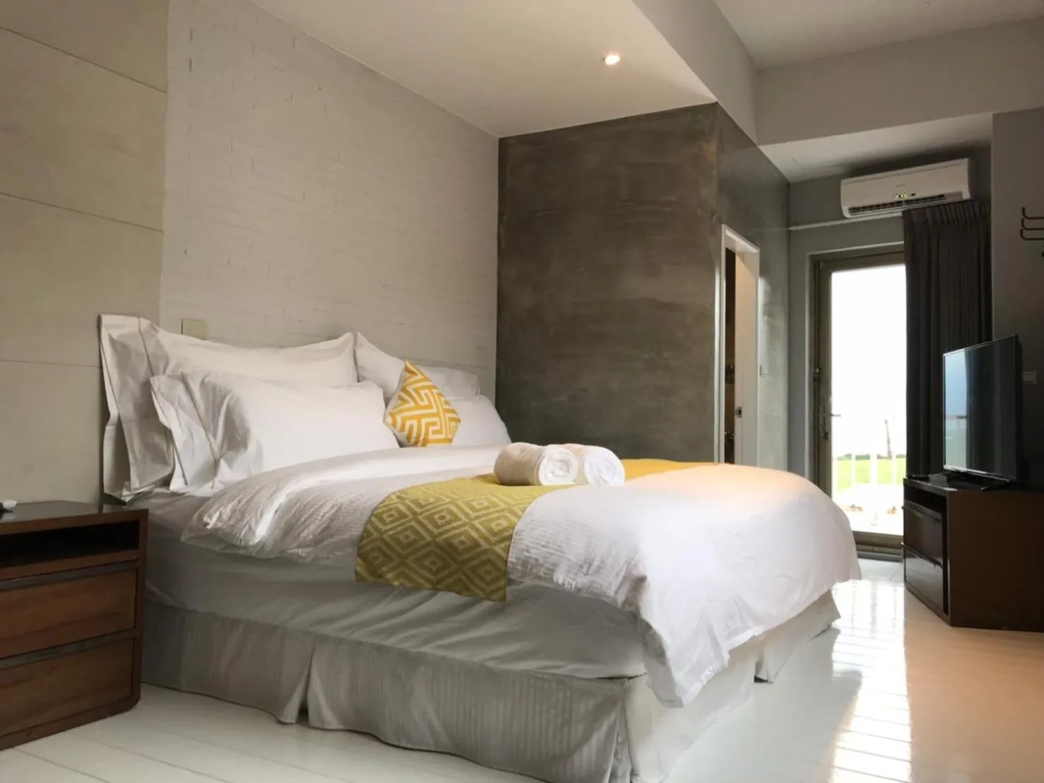 Photo of the whole room, Bed in Chill Chill House