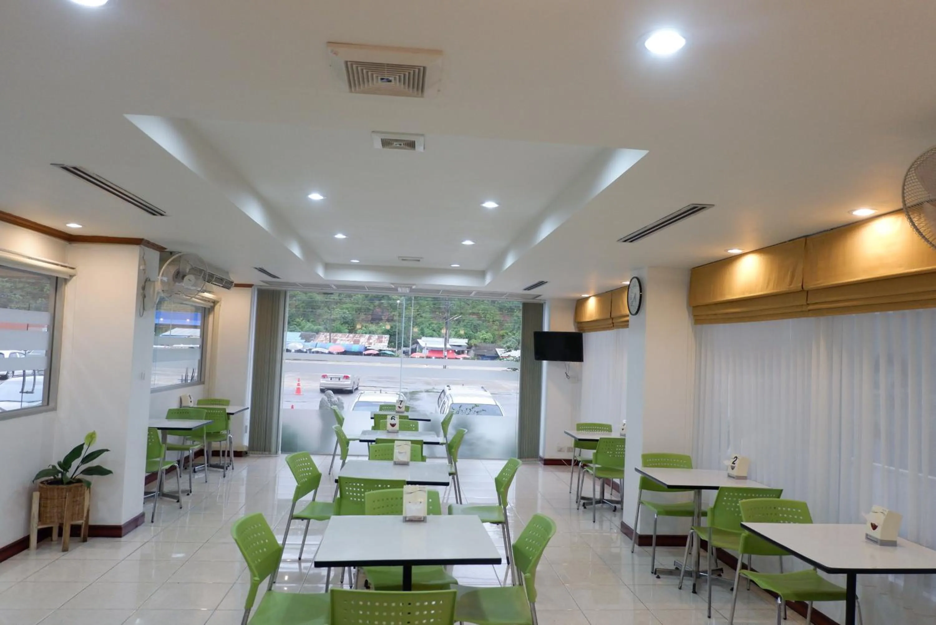 Restaurant/places to eat in Auychai Grand Hotel