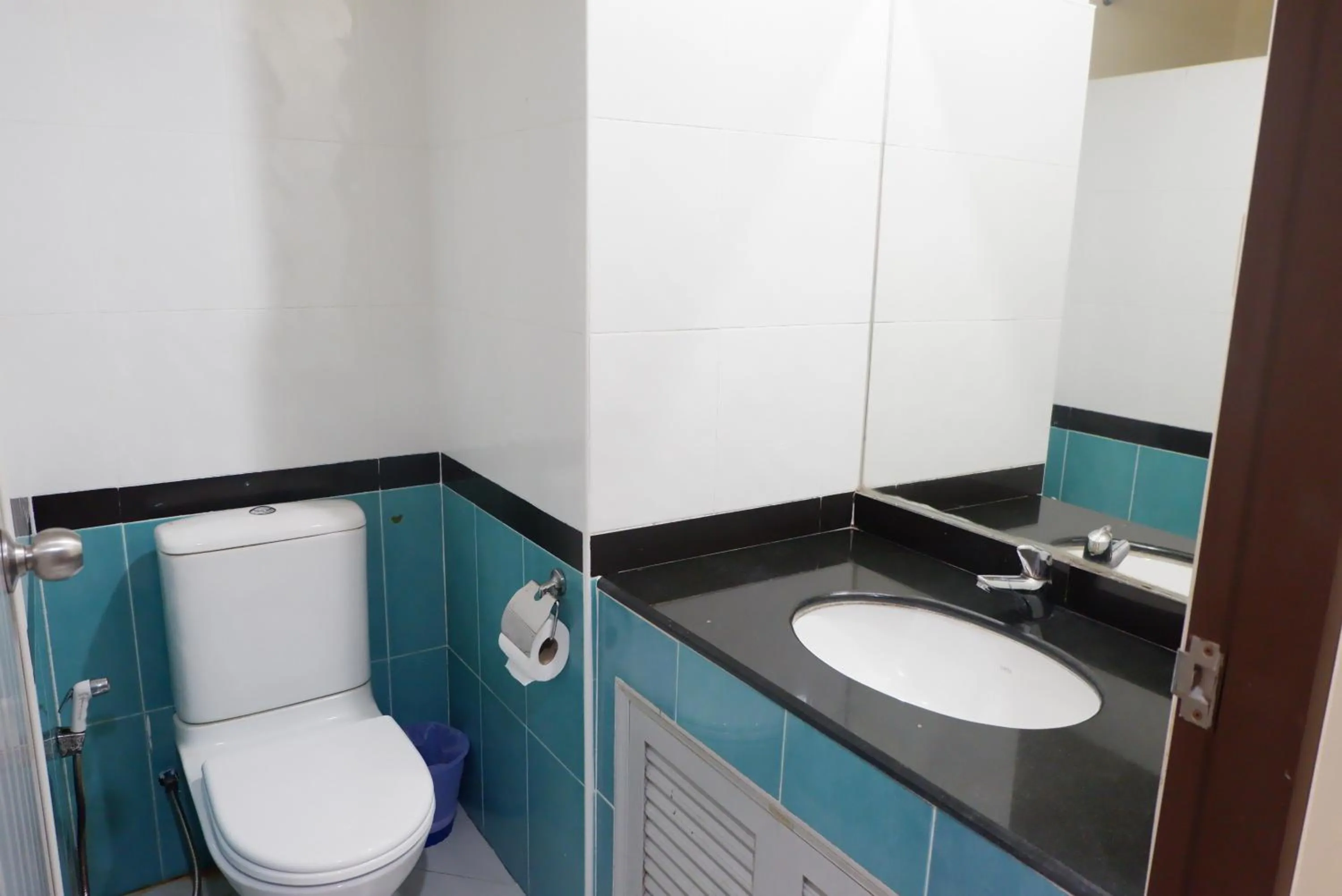 Photo of the whole room in Auychai Grand Hotel