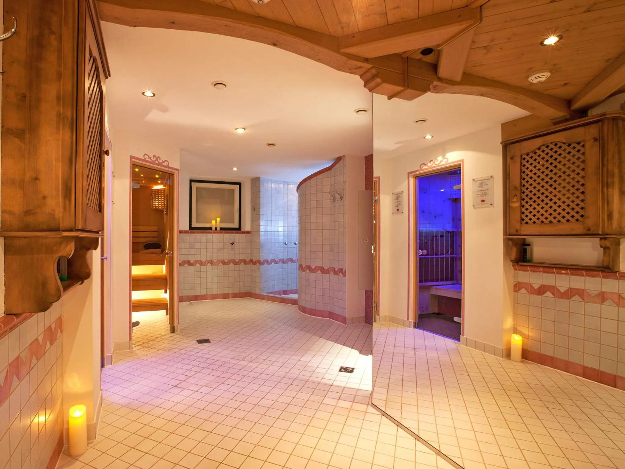 Sauna, Bed in Sylvana's Wohlfühl Hotel