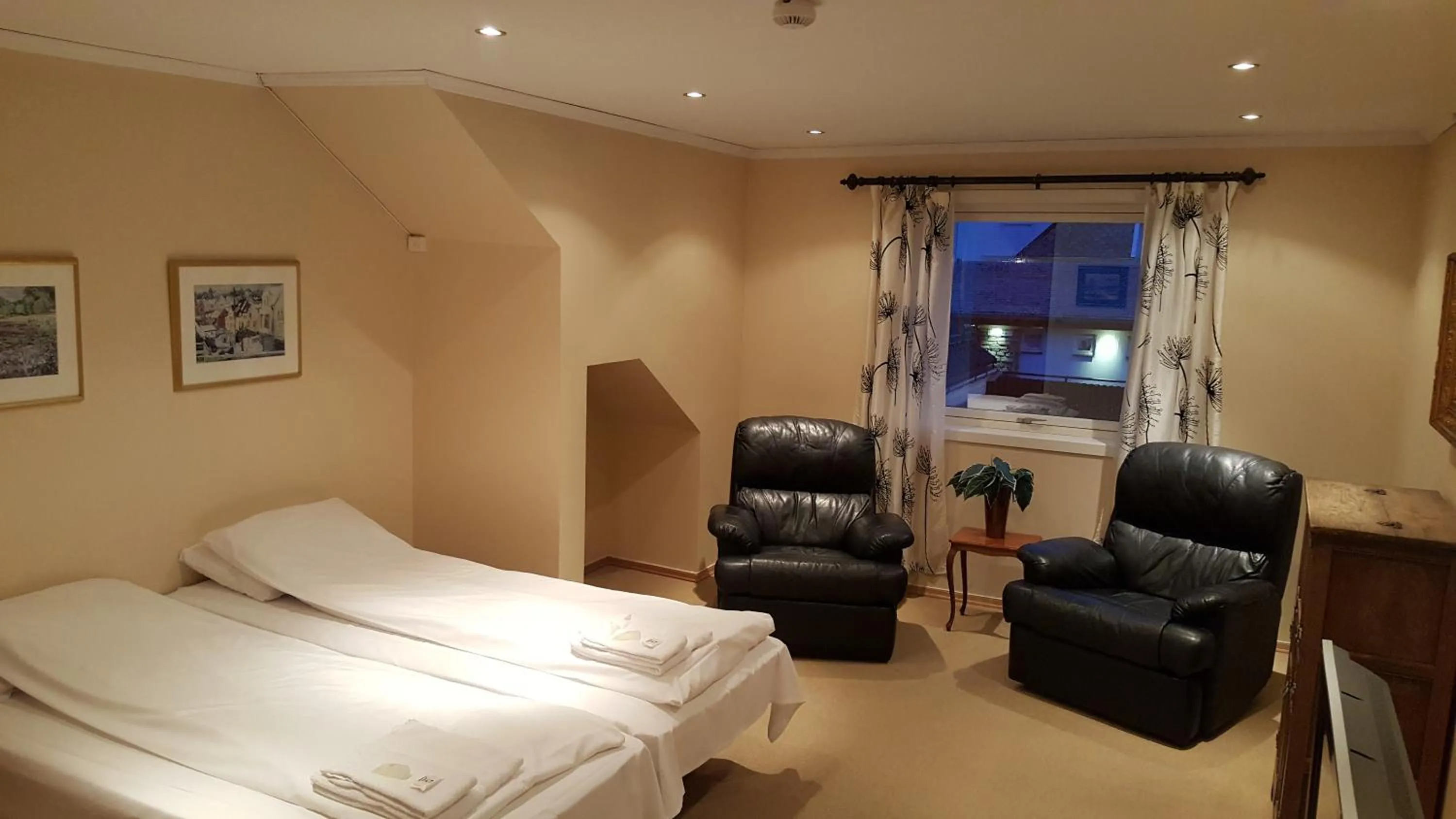 Bed in Skeisvang Gjestgiveri