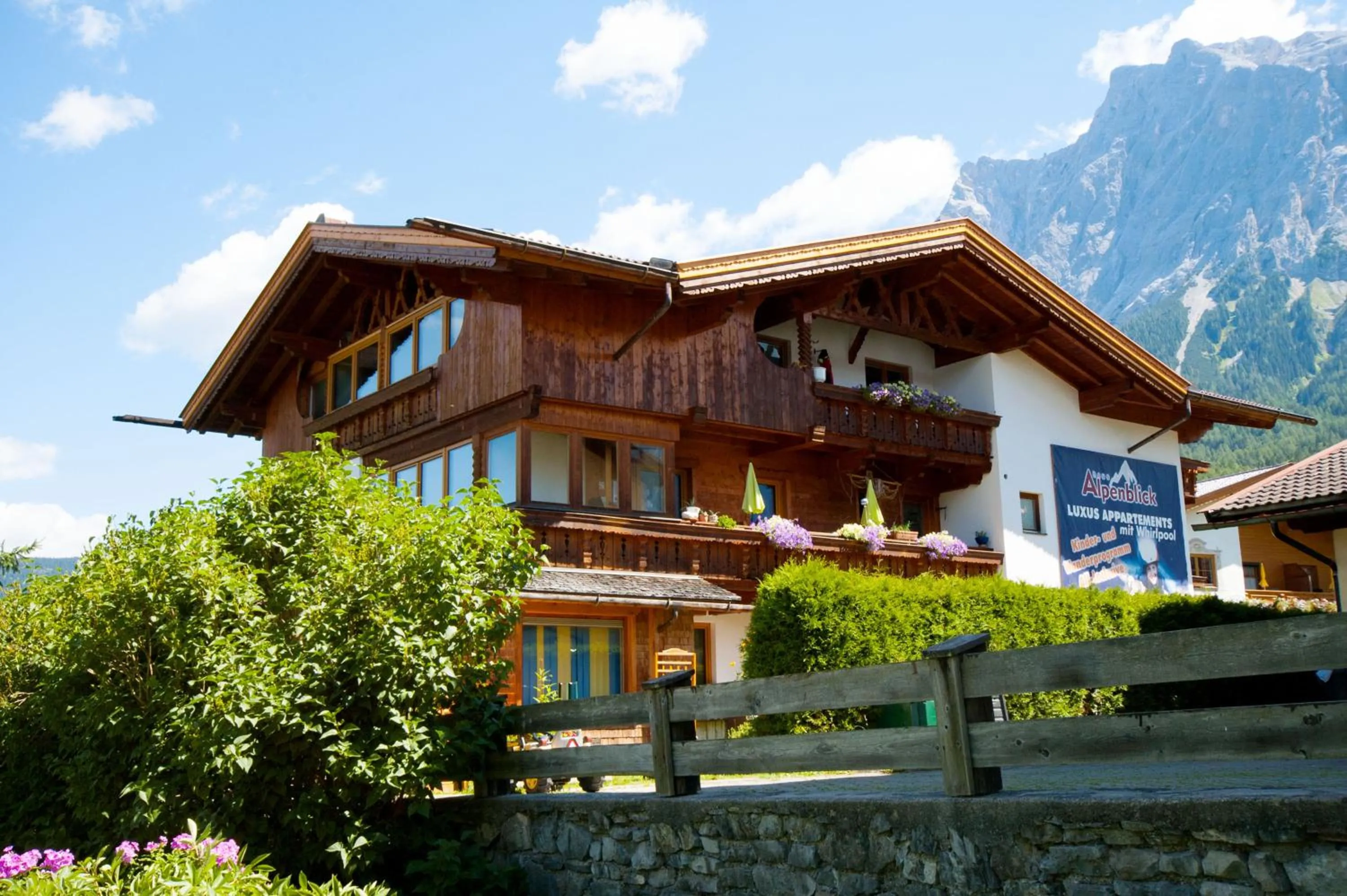 Property building in Haus Alpenblick