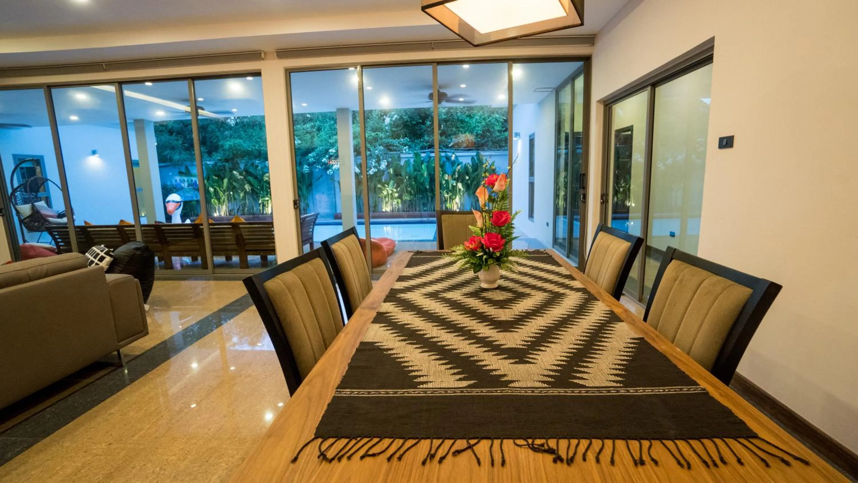 Dining area in Villa Navin Premiere Pool Villa