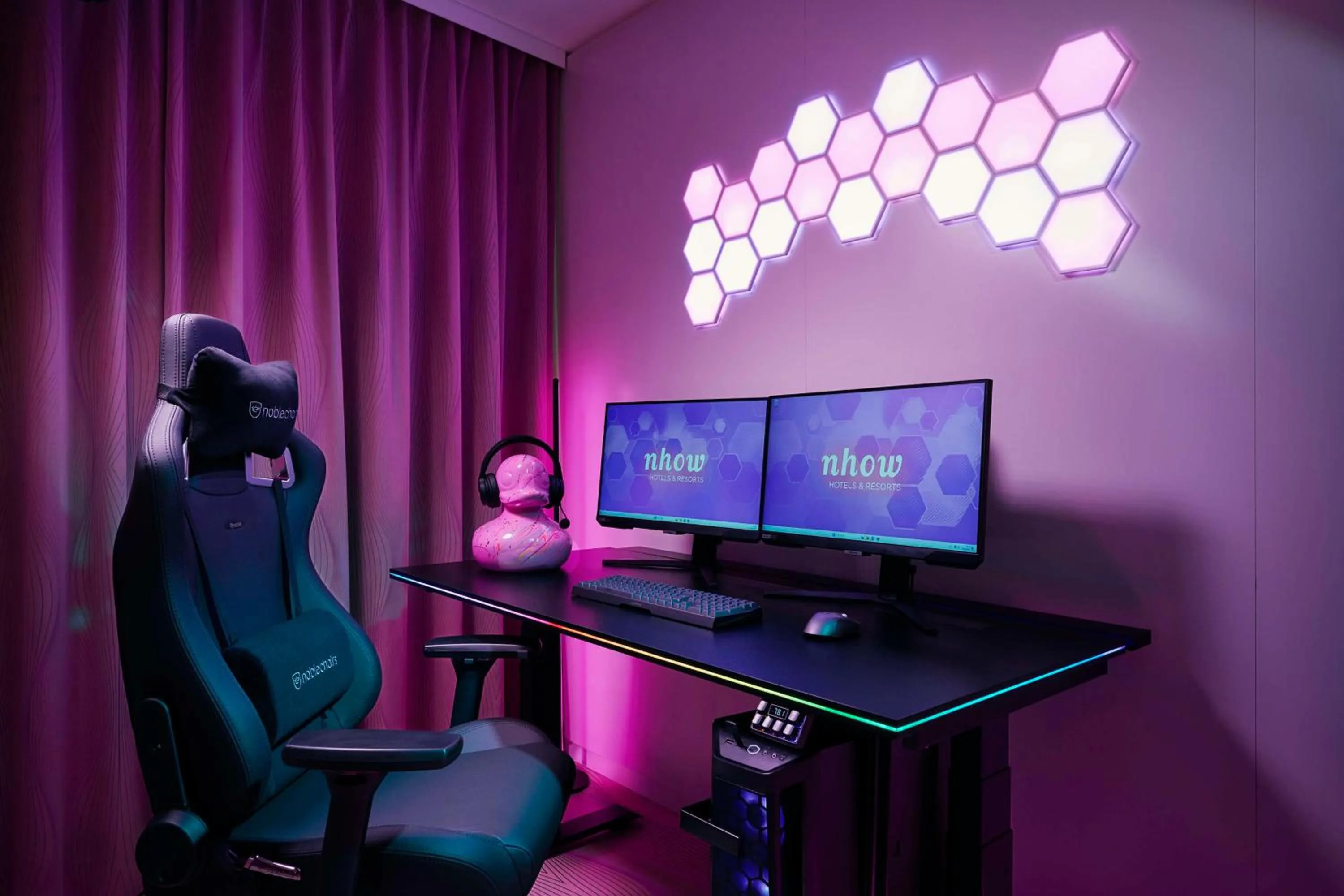 Bedroom in nhow Berlin