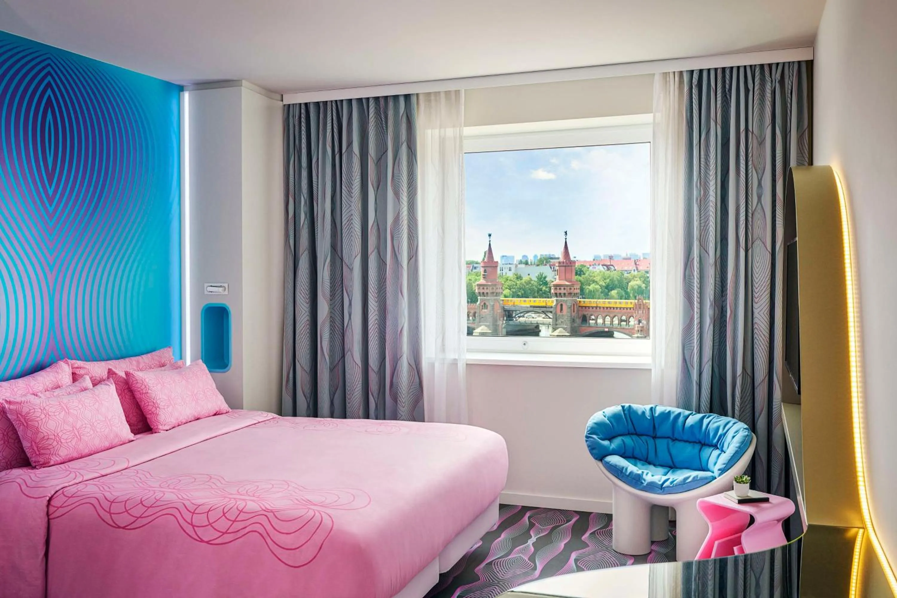 View (from property/room), Bed in nhow Berlin