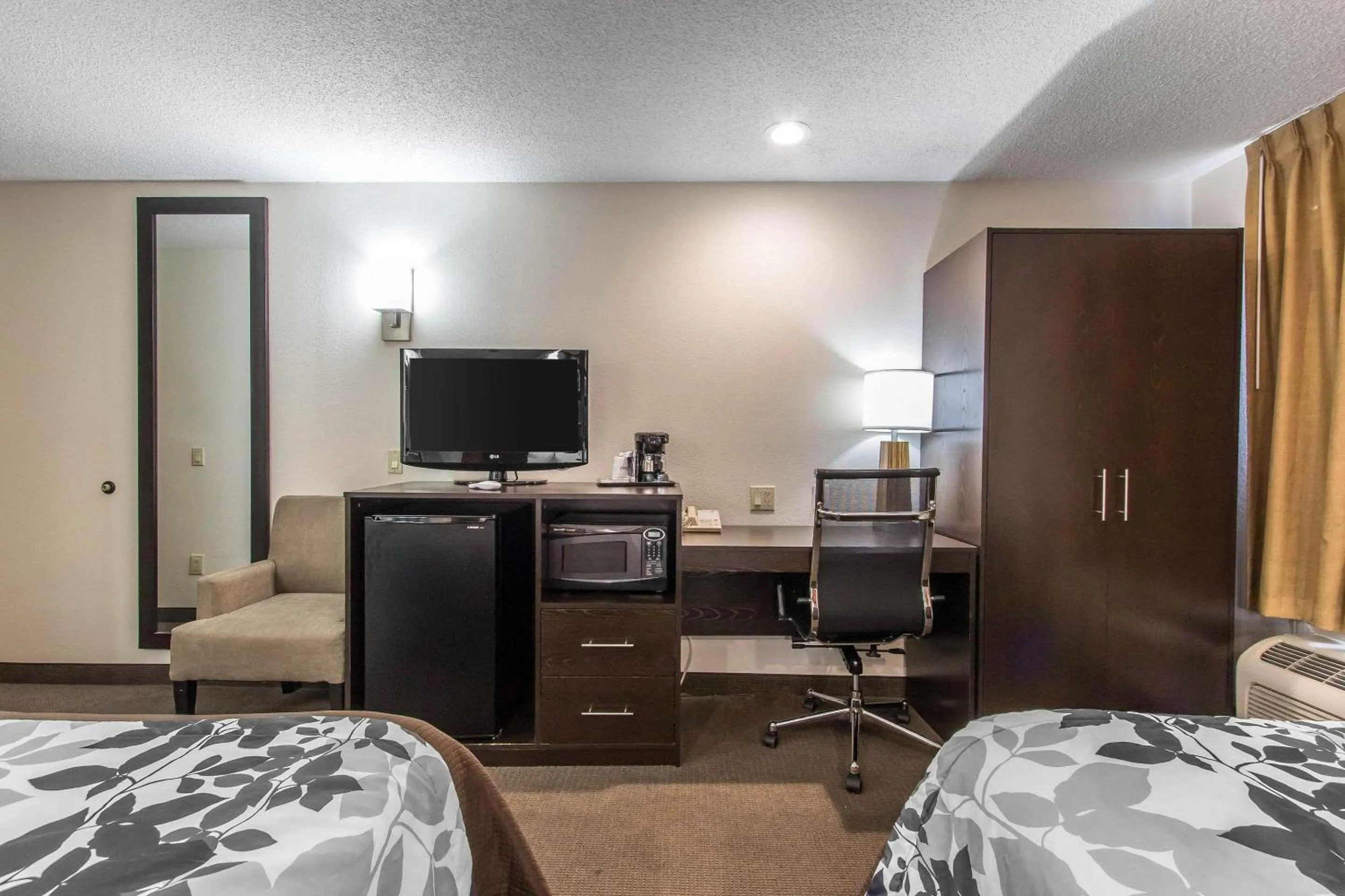 Photo of the whole room, Bed in Sleep Inn Nashville near Percy Priest Lake